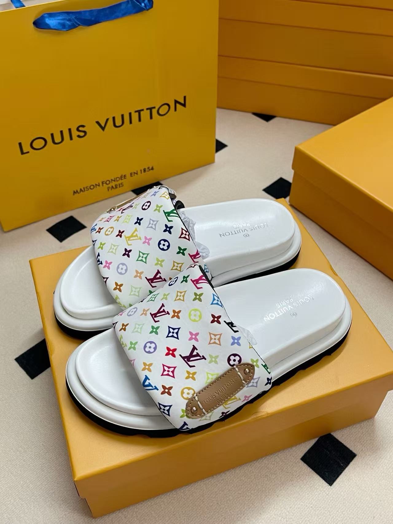 LVプリントのブレッドスリッパ【50％割引+送料無料】