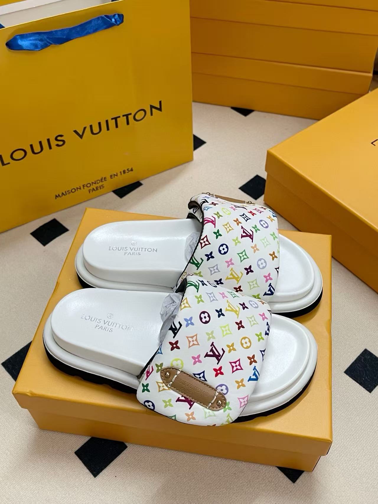 LVプリントのブレッドスリッパ【50％割引+送料無料】