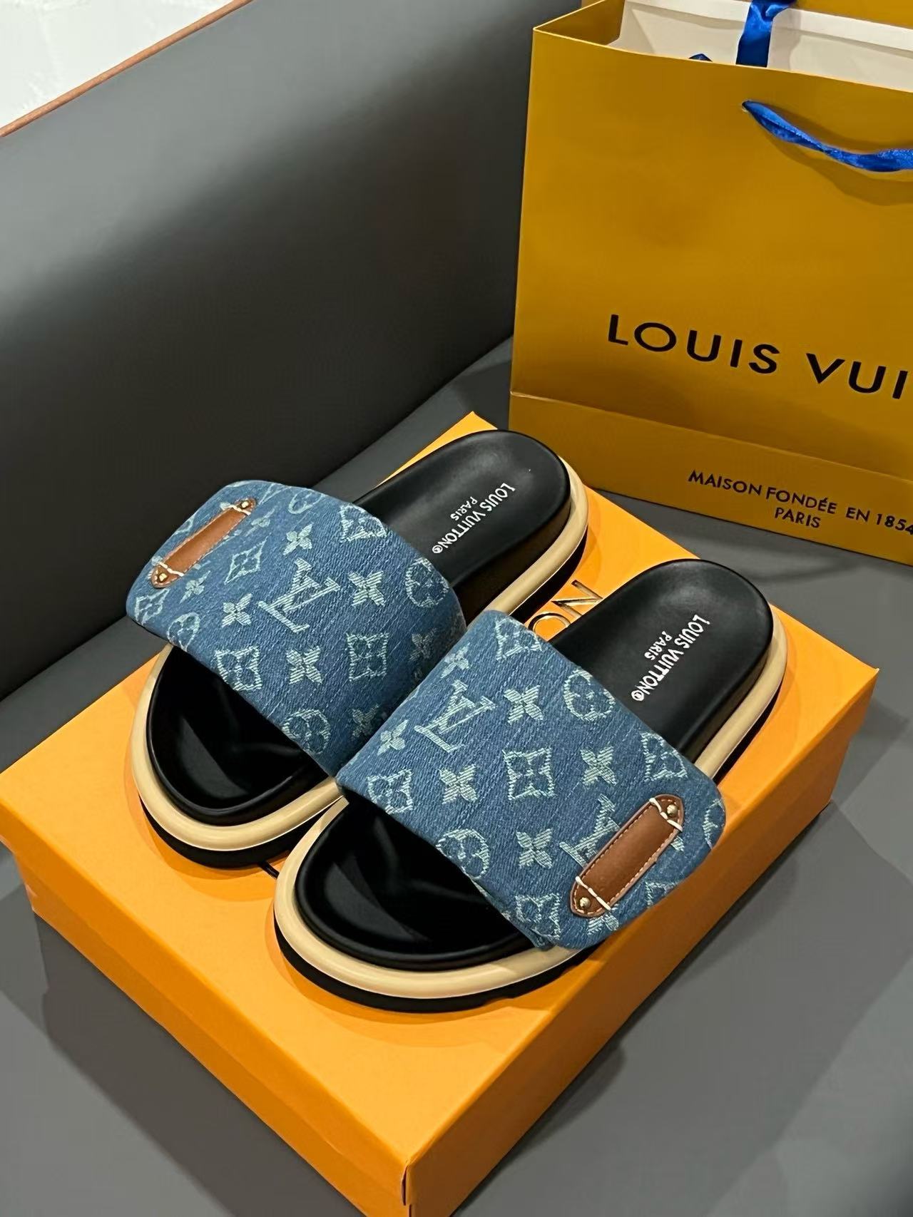 LVプリントのブレッドスリッパ【50％割引+送料無料】