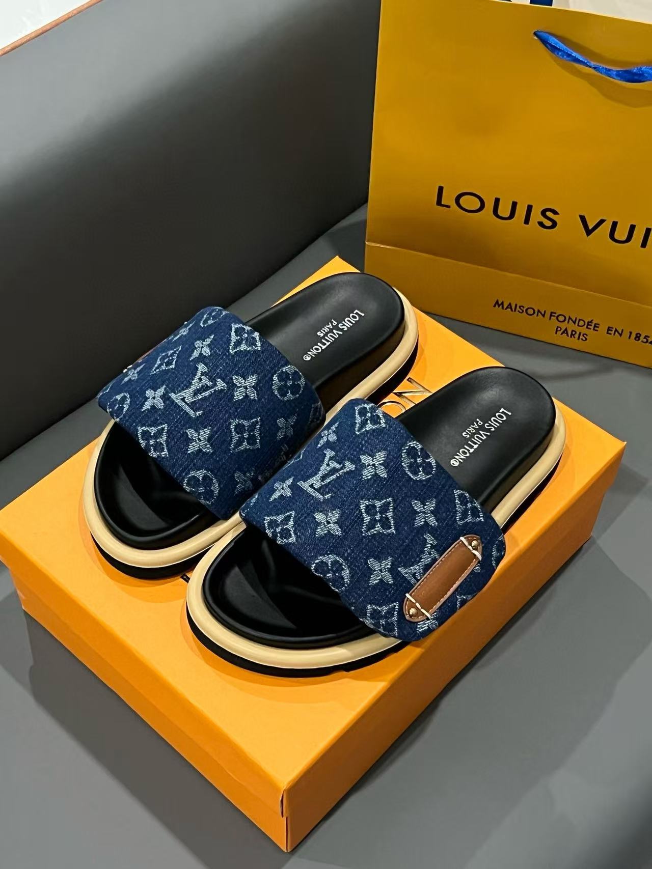 LVプリントのブレッドスリッパ【50％割引+送料無料】