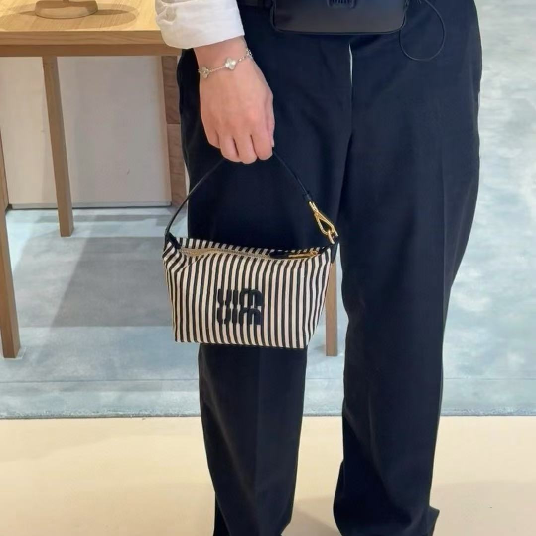 M1UM1U ストライプトートバッグ【50%割引+送料無料】