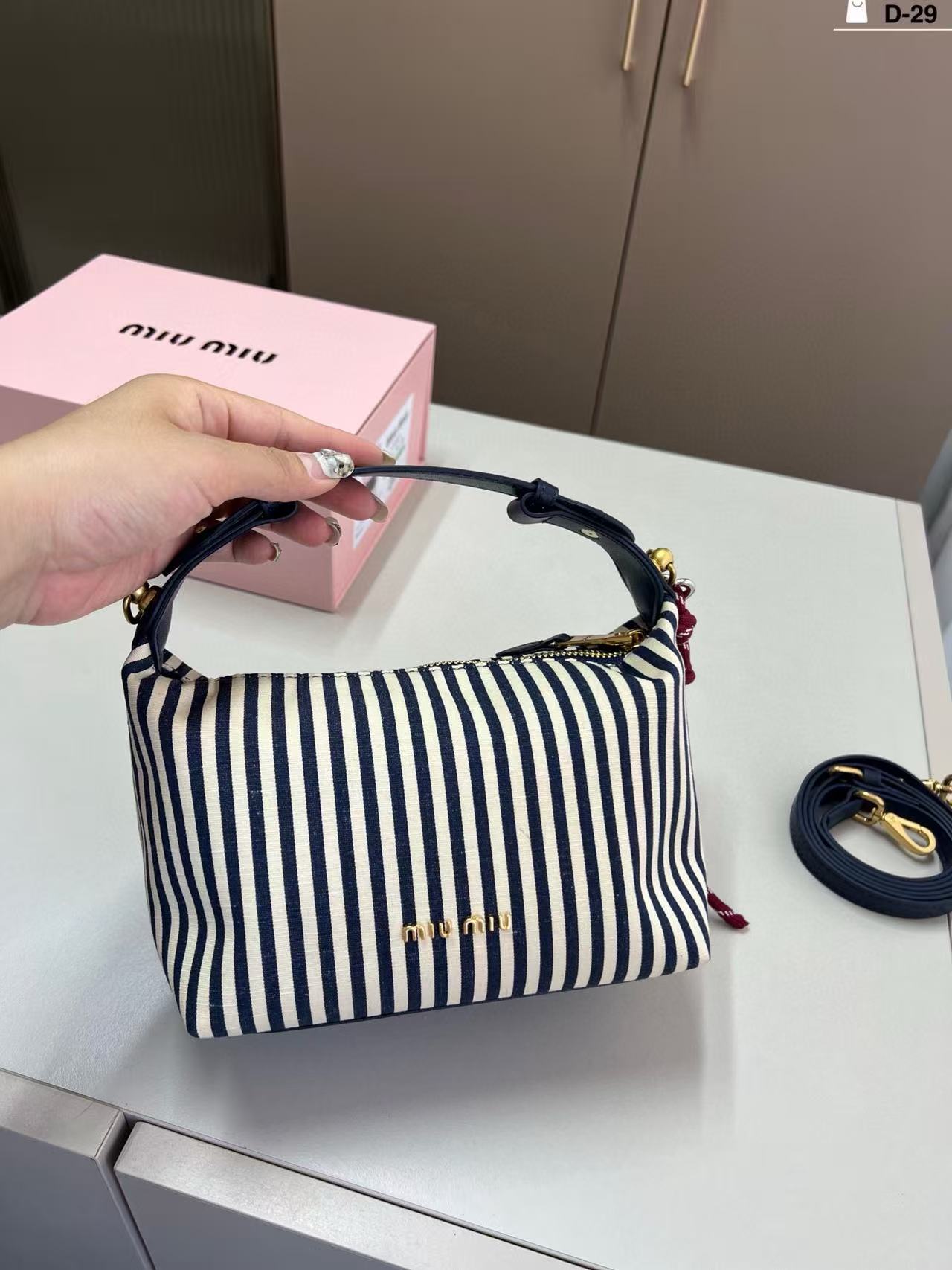M1UM1U ストライプトートバッグ【50%割引+送料無料】