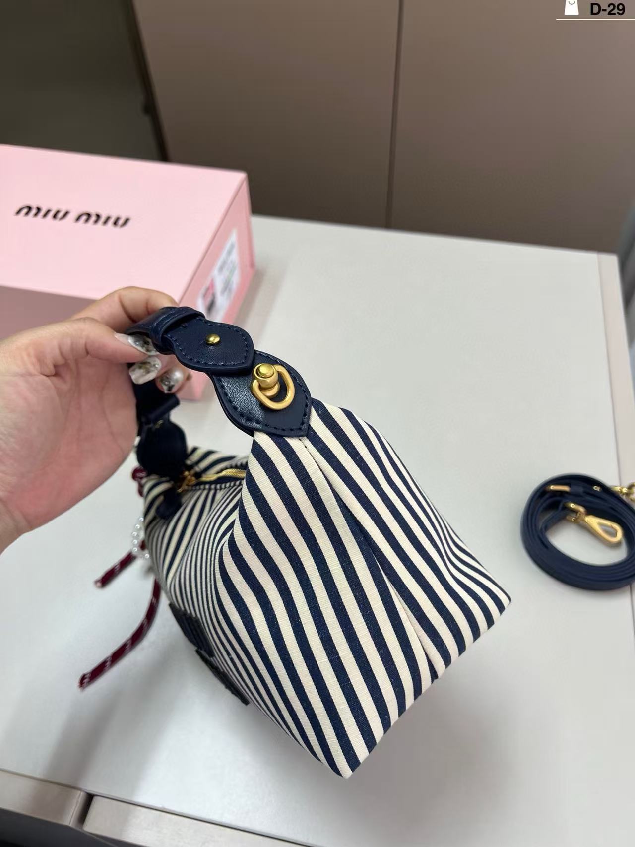 M1UM1U ストライプトートバッグ【50%割引+送料無料】