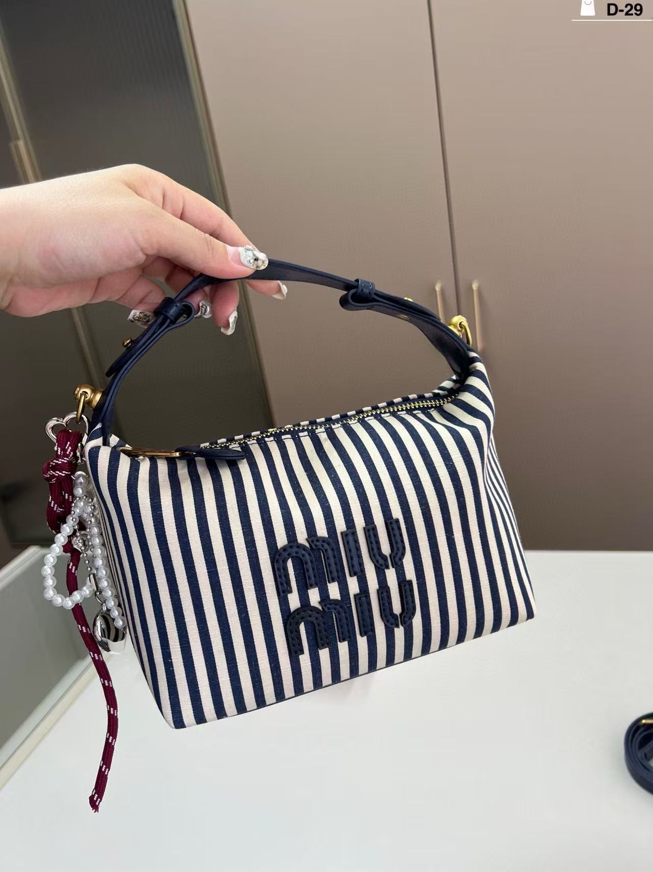 M1UM1U ストライプトートバッグ【50%割引+送料無料】