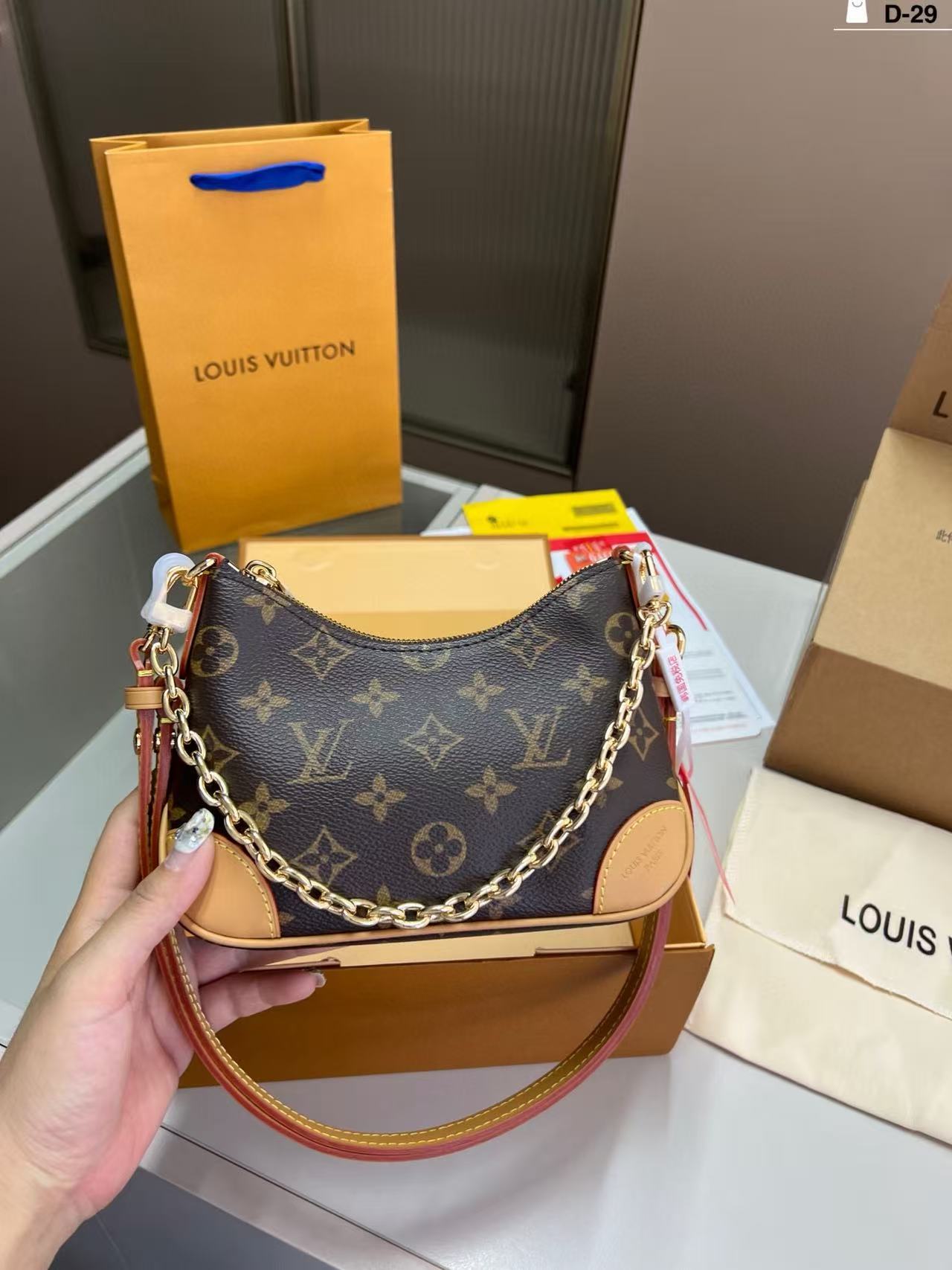 LVホーンチェーンアンダーアームバッグ【50％割引+送料無料】