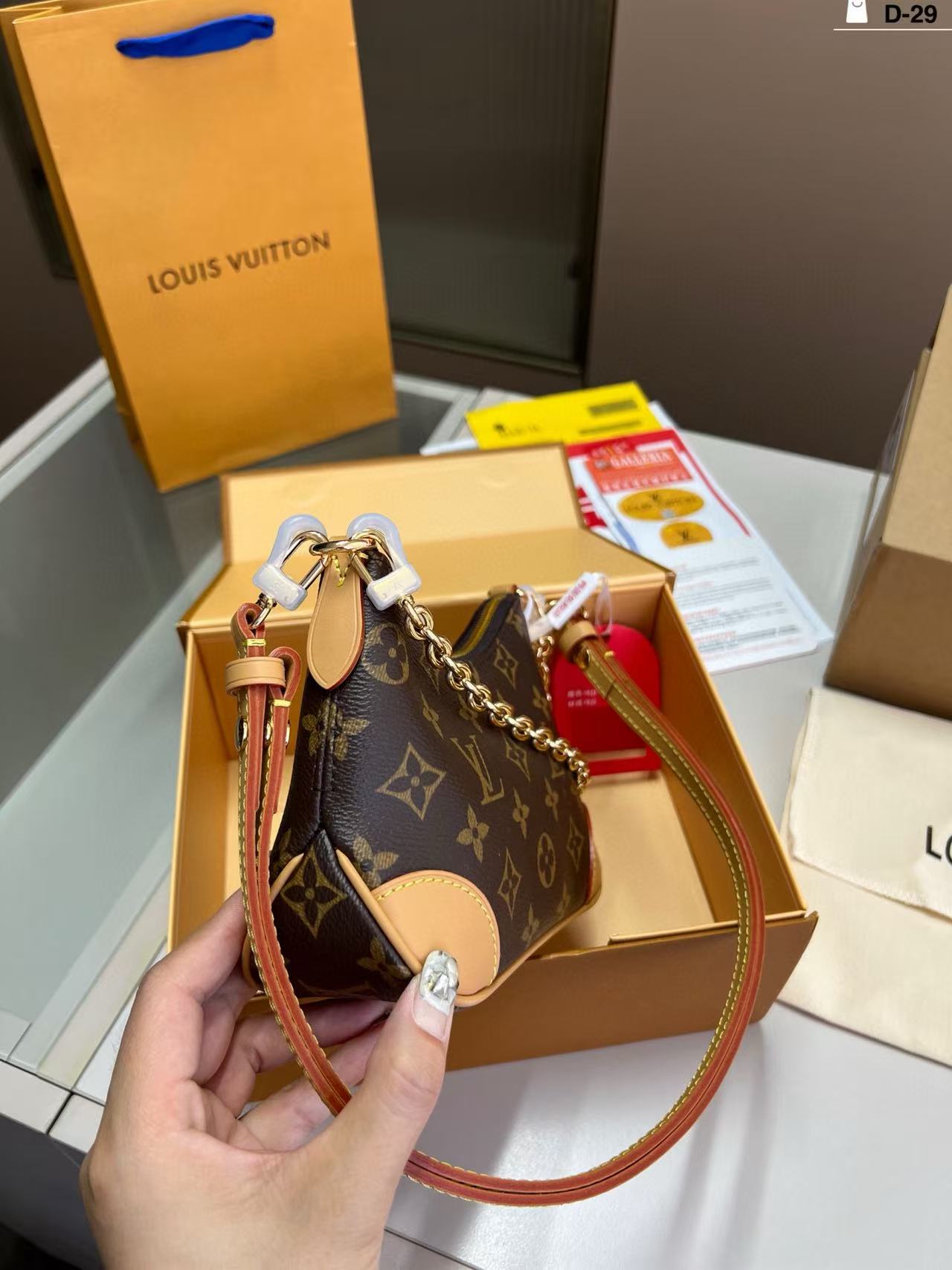 LVホーンチェーンアンダーアームバッグ【50％割引+送料無料】