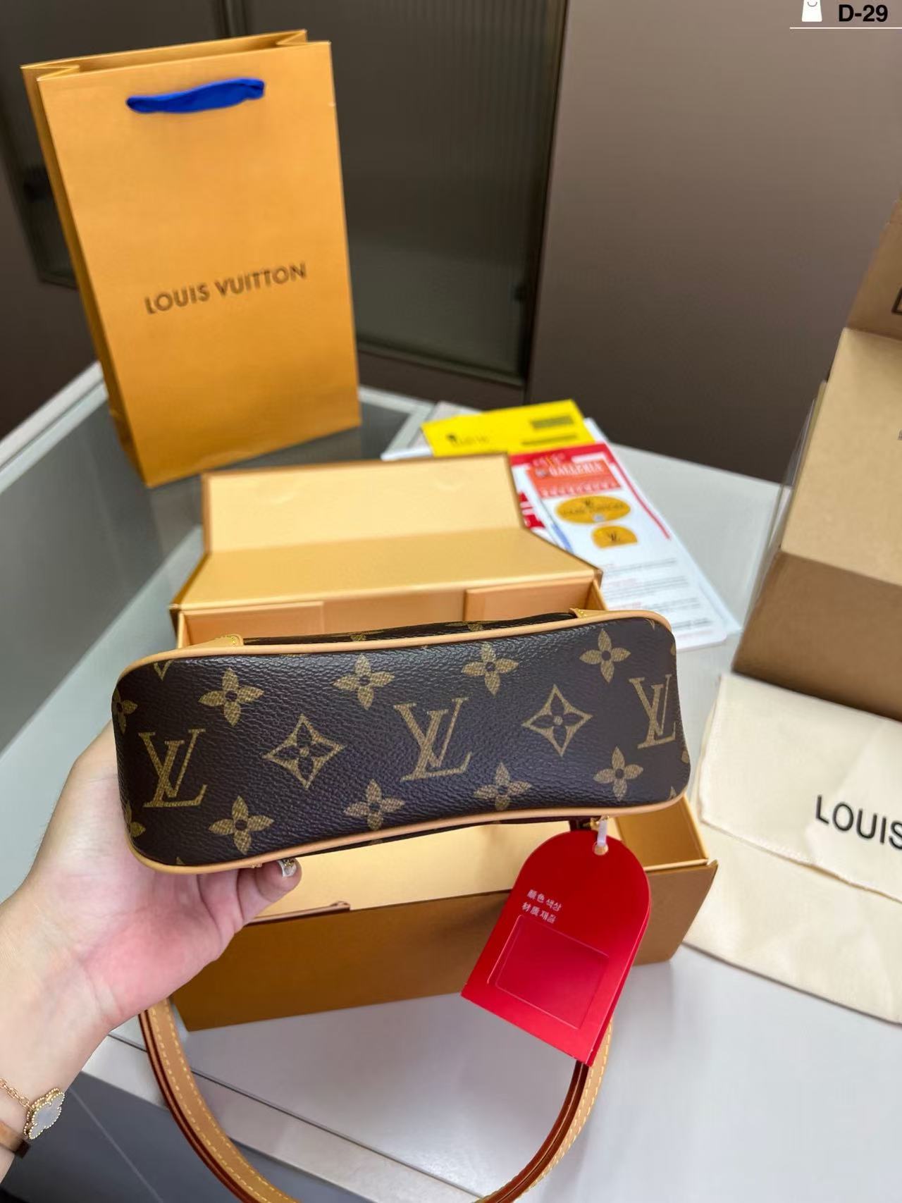 LVホーンチェーンアンダーアームバッグ【50％割引+送料無料】