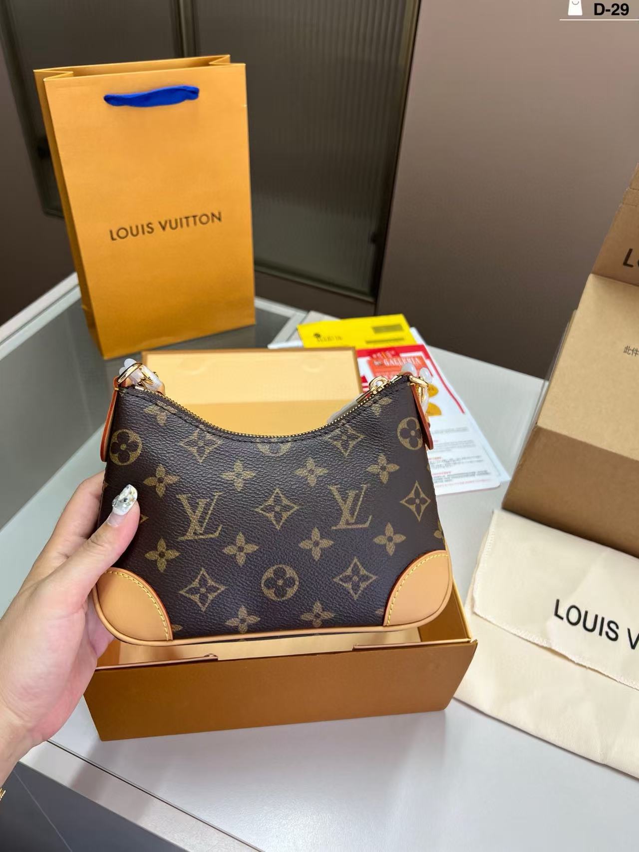 LVホーンチェーンアンダーアームバッグ【50％割引+送料無料】