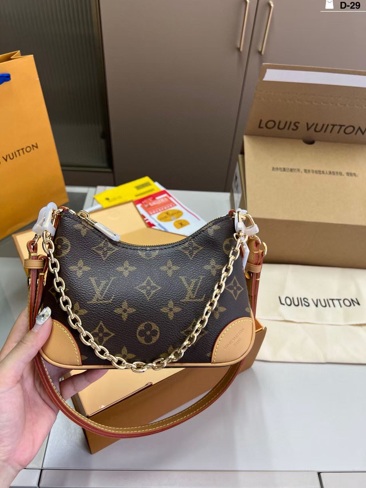 LVホーンチェーンアンダーアームバッグ【50％割引+送料無料】