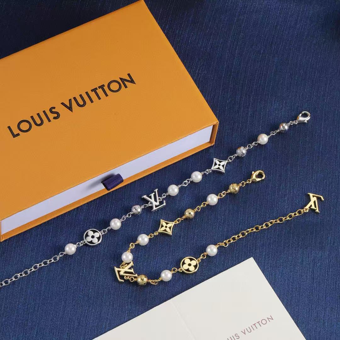 LV四つ葉のクローバーパールブレスレット【50％割引+送料無料】