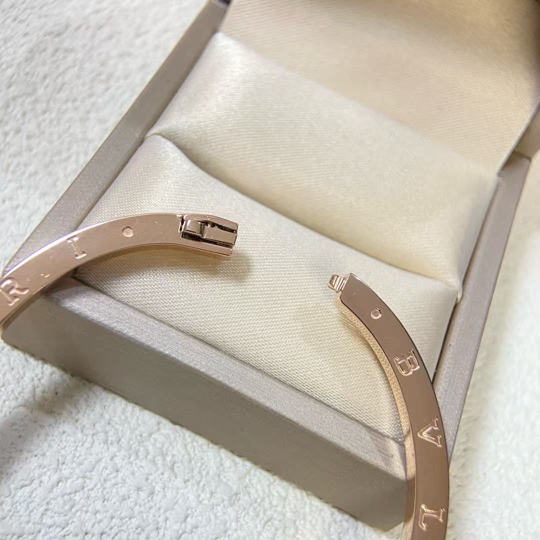 BVLGAR1 グロッシーレターブレスレット【50%割引+送料無料】