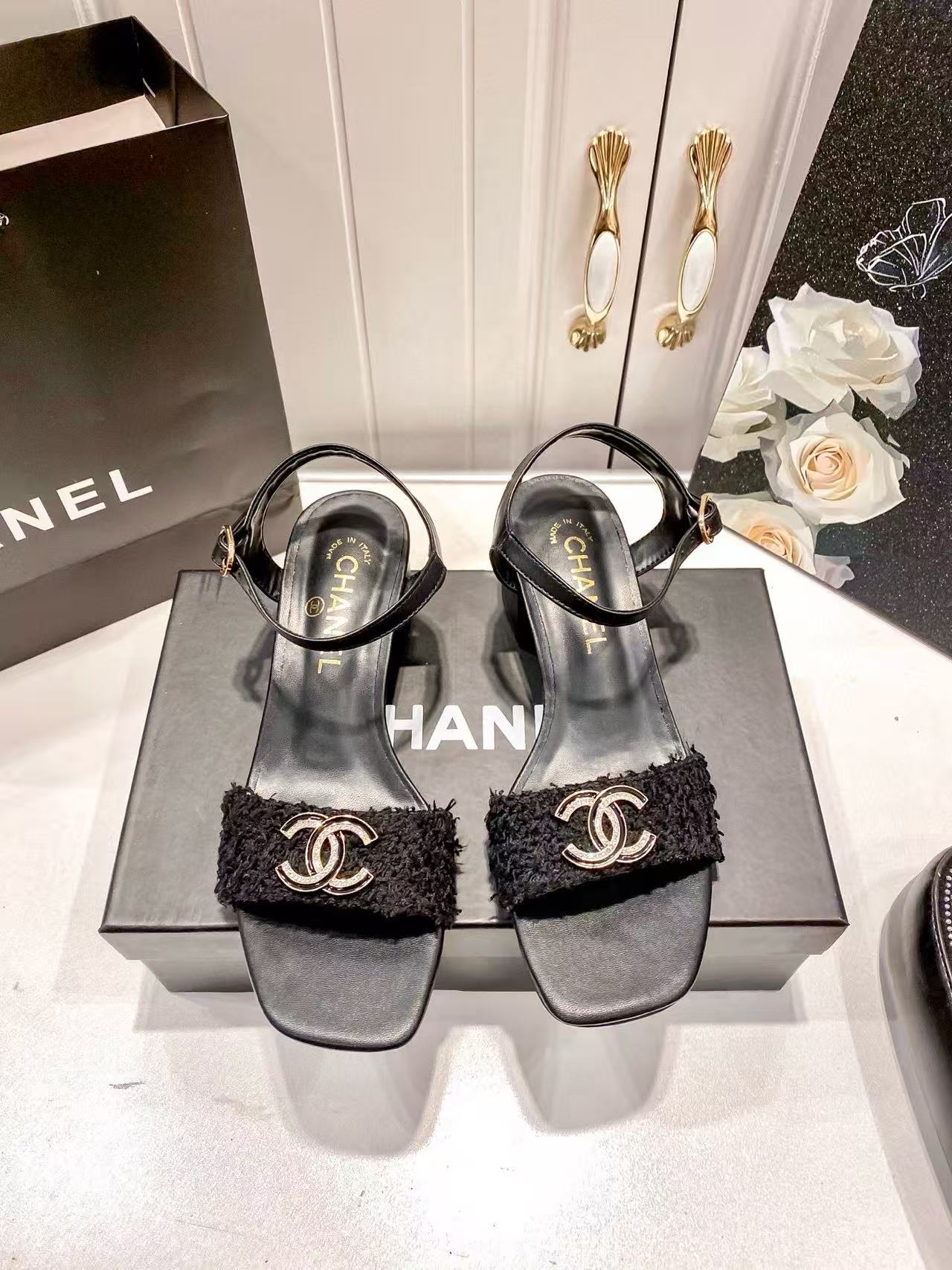 CHANE 1 ダブルC ローヒールサンダル【50%割引+送料無料】