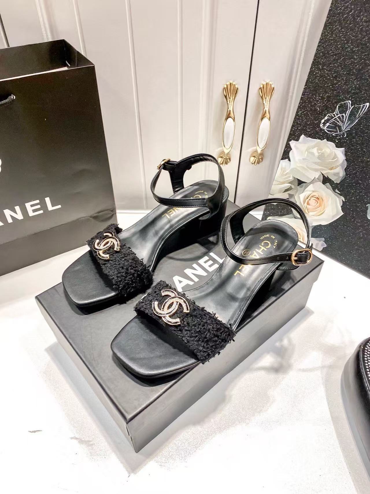 CHANE 1 ダブルC ローヒールサンダル【50%割引+送料無料】