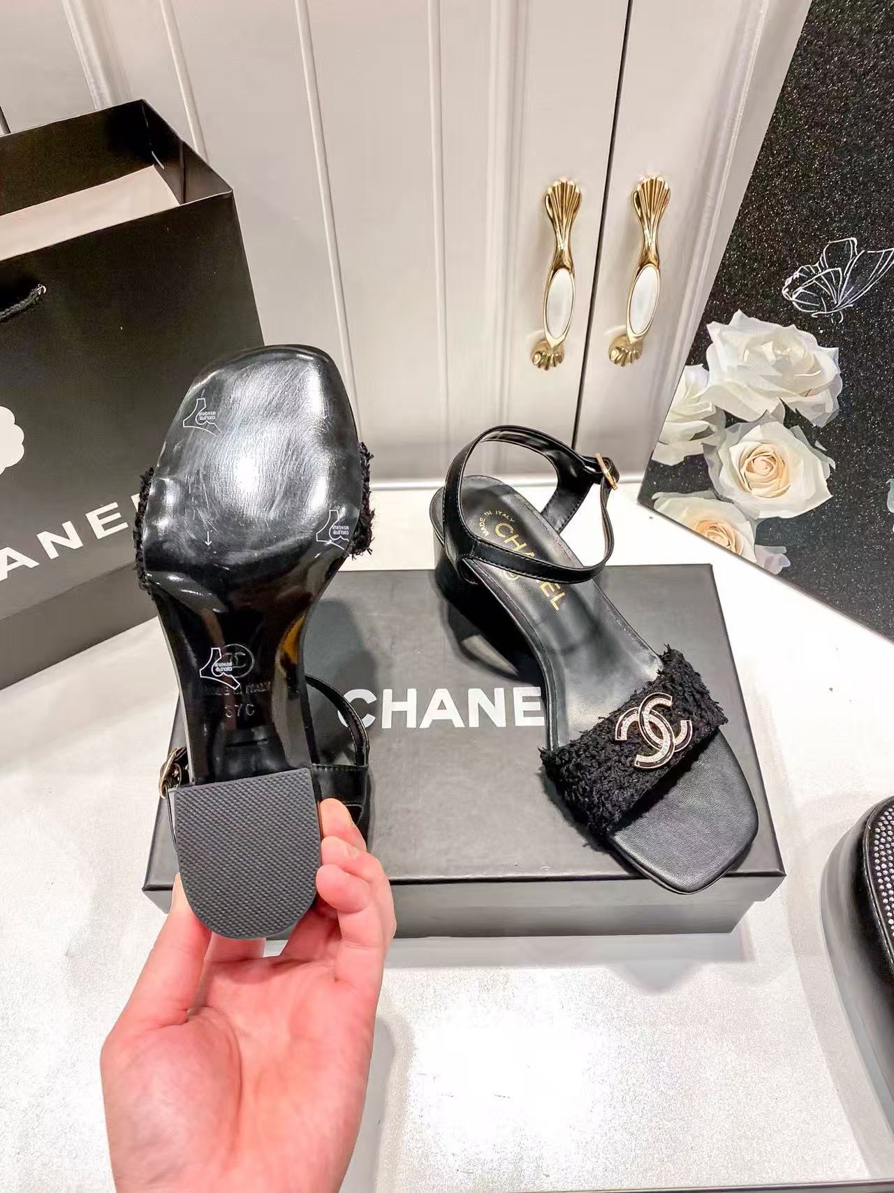 CHANE 1 ダブルC ローヒールサンダル【50%割引+送料無料】