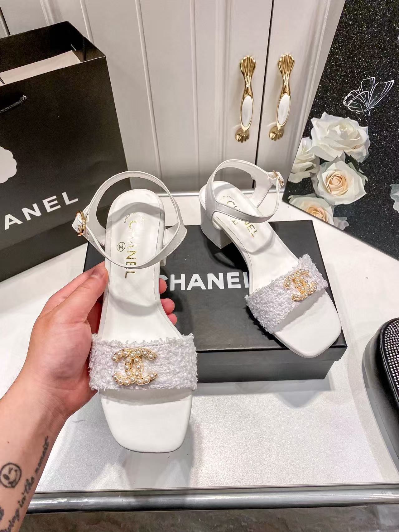 CHANE 1 ダブルC ローヒールサンダル【50%割引+送料無料】