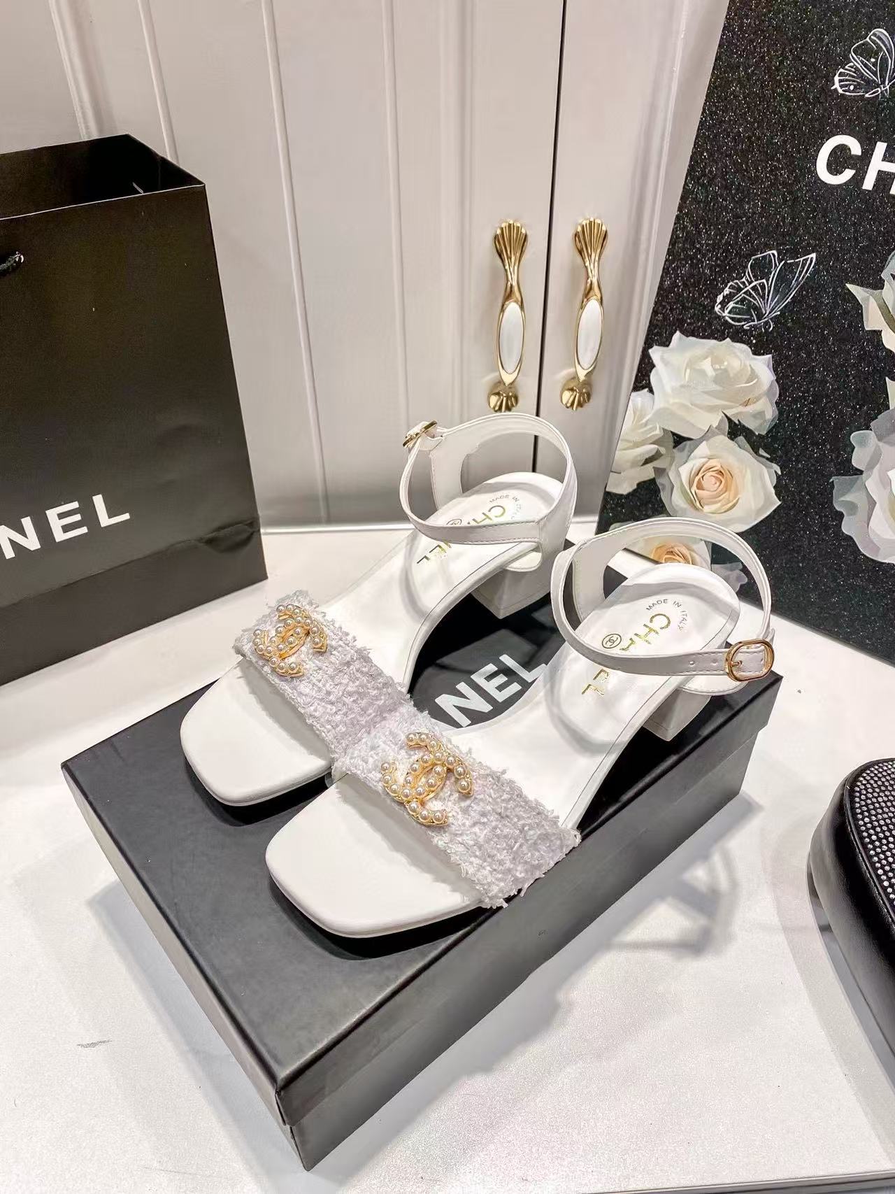 CHANE 1 ダブルC ローヒールサンダル【50%割引+送料無料】