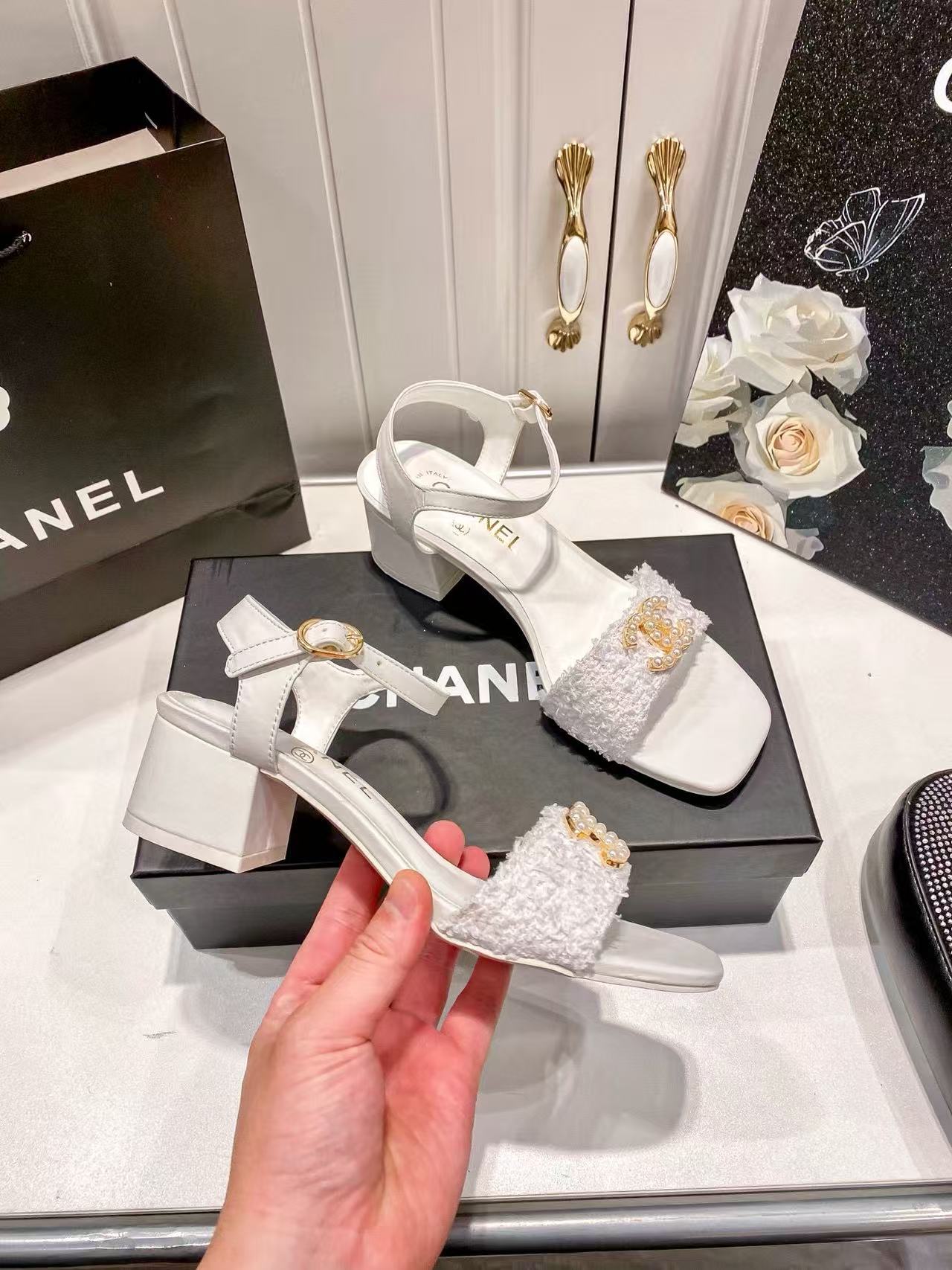 CHANE 1 ダブルC ローヒールサンダル【50%割引+送料無料】