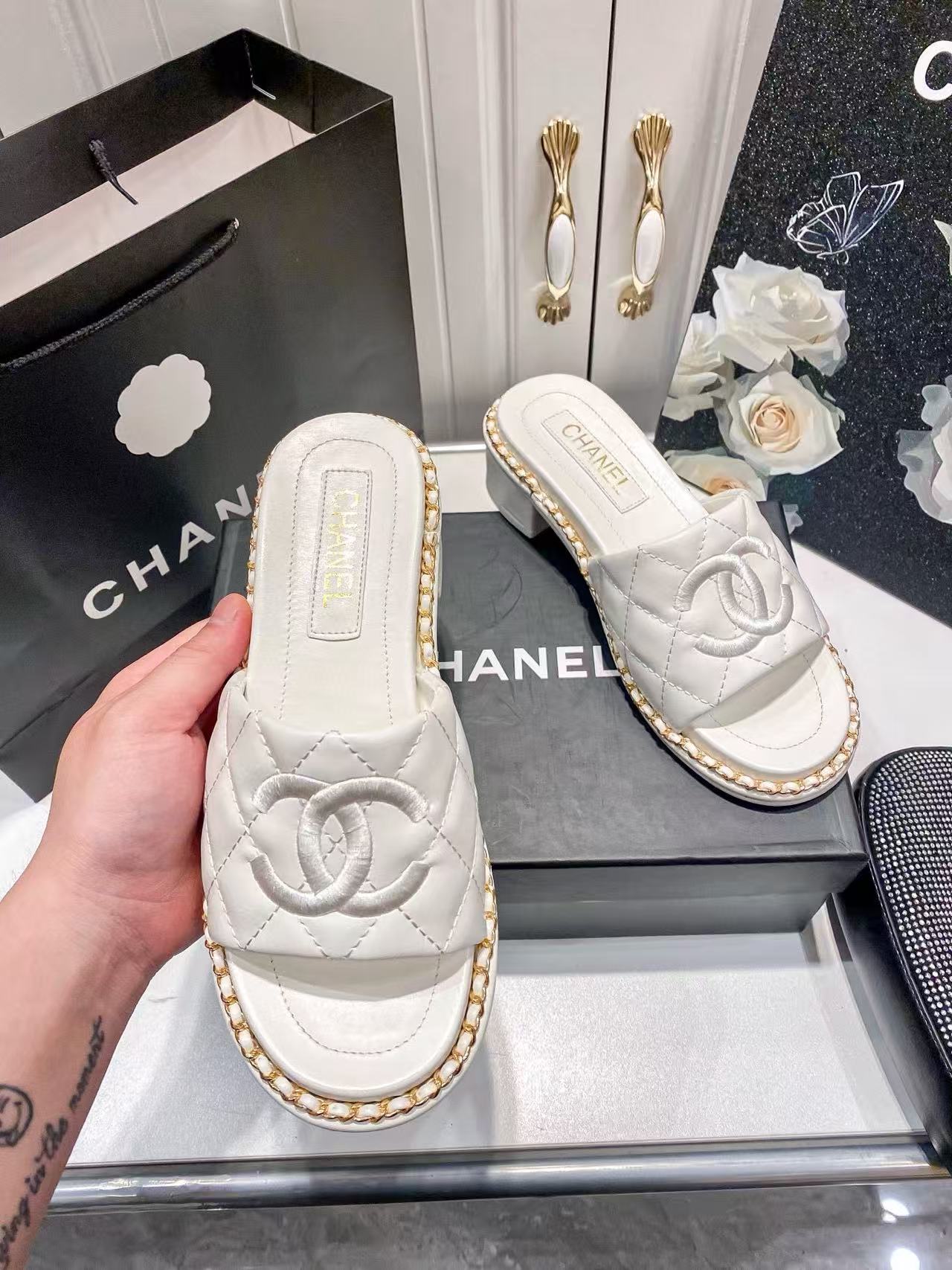 CHANE1 ダブルCチェーン 厚底 ローヒール スリッパ【50％割引+送料無料】