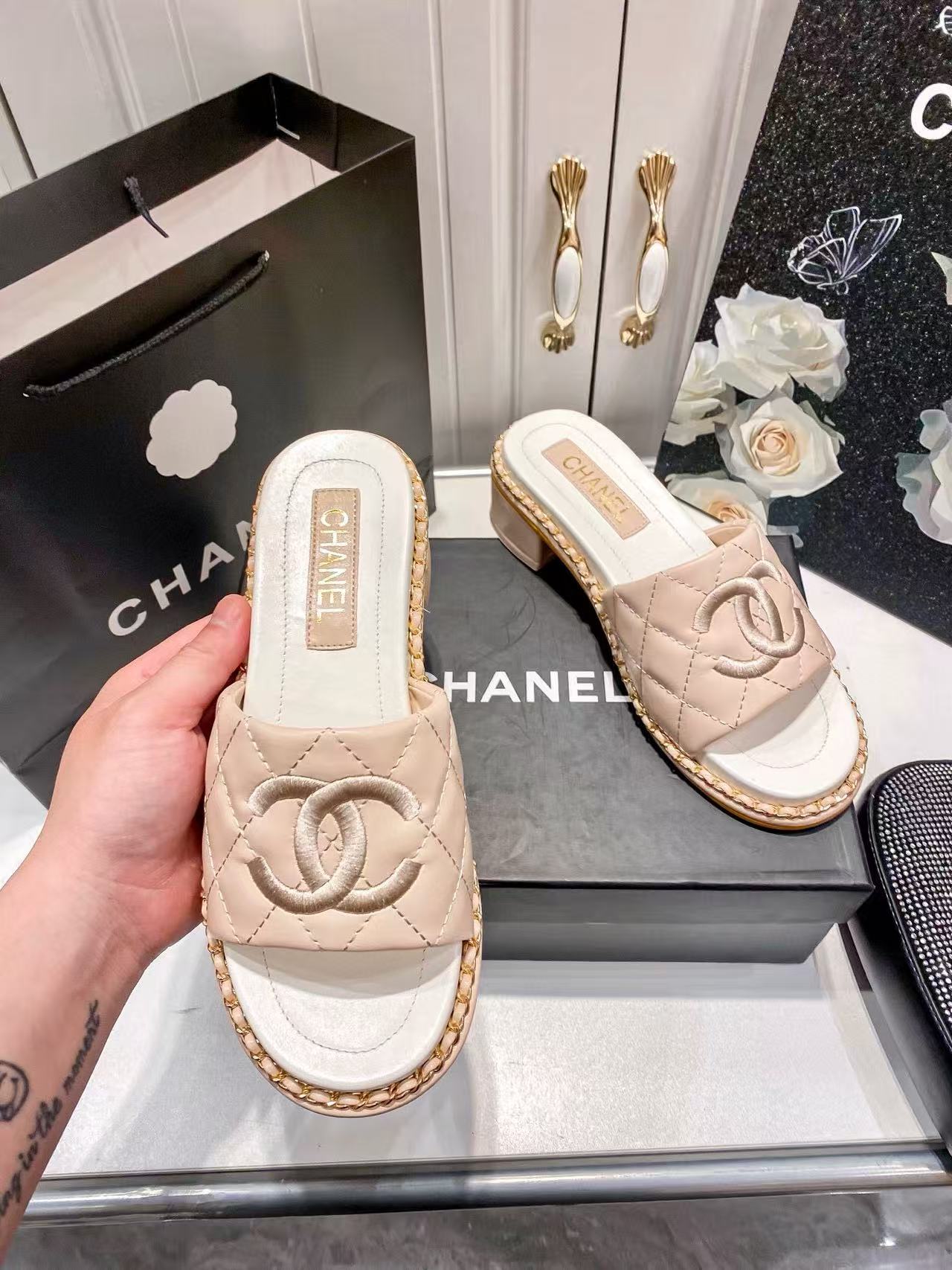 CHANE1 ダブルCチェーン 厚底 ローヒール スリッパ【50％割引+送料無料】