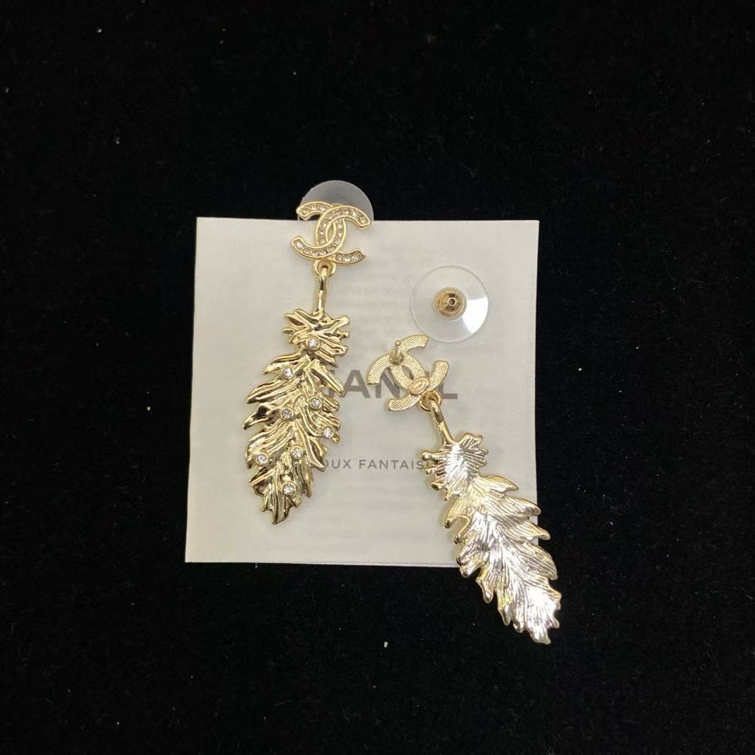CHANE1 ダブルC フルダイヤモンド フェザーイヤリング【50%割引+送料無料】
