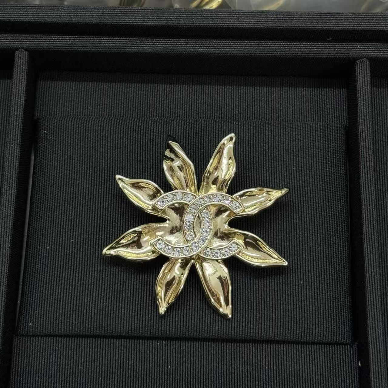 CHANE1 ひまわりダブルCブローチ【50%割引+送料無料】