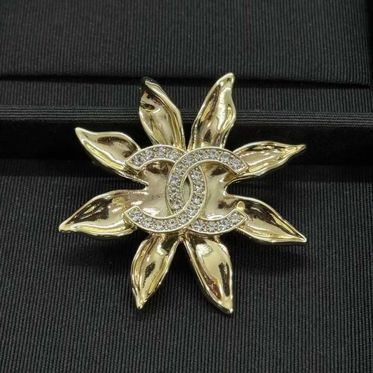 CHANE1 ひまわりダブルCブローチ【50%割引+送料無料】