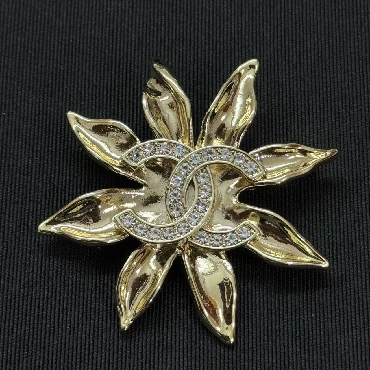 CHANE1 ひまわりダブルCブローチ【50%割引+送料無料】