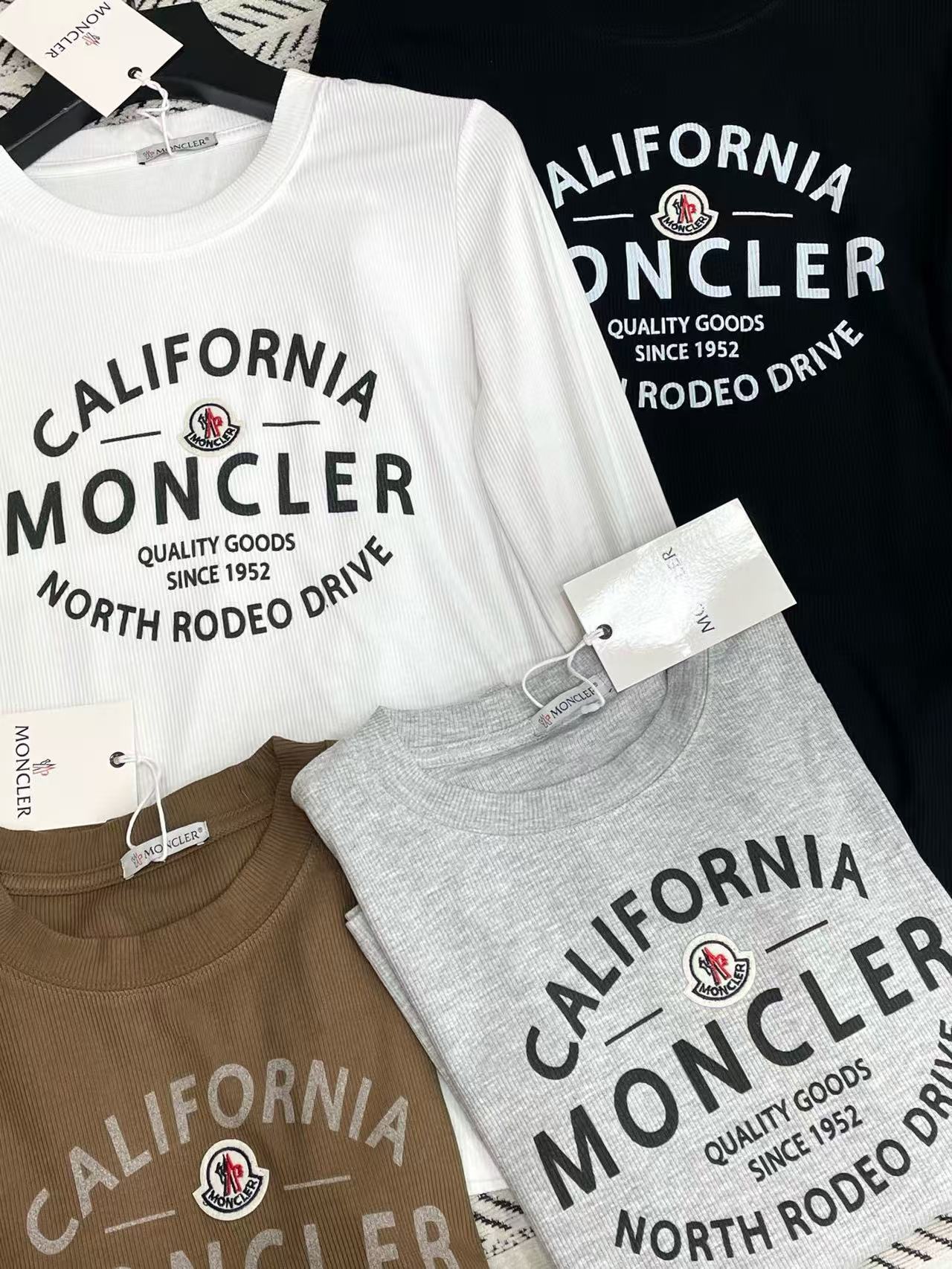 MONCLER レタリング 長袖Tシャツ【50%割引+送料無料】