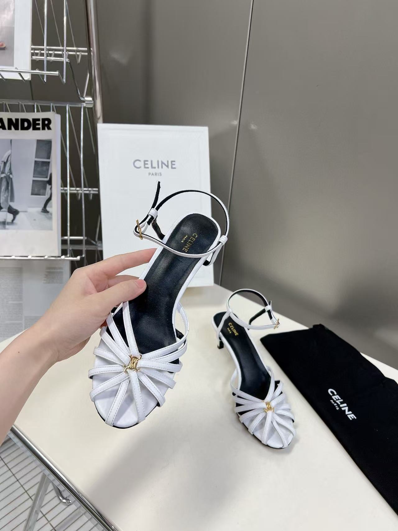 CEL1NEの高品質凱旋門サンダル【50％割引+送料無料】