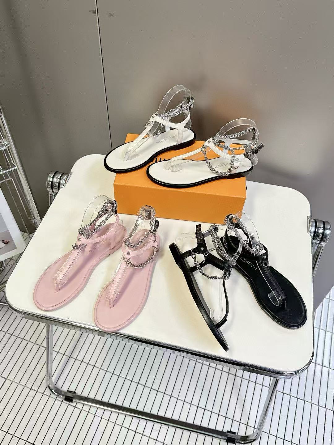 LVの高品質チェーンシープスキンフラットサンダル【50％割引+送料無料】