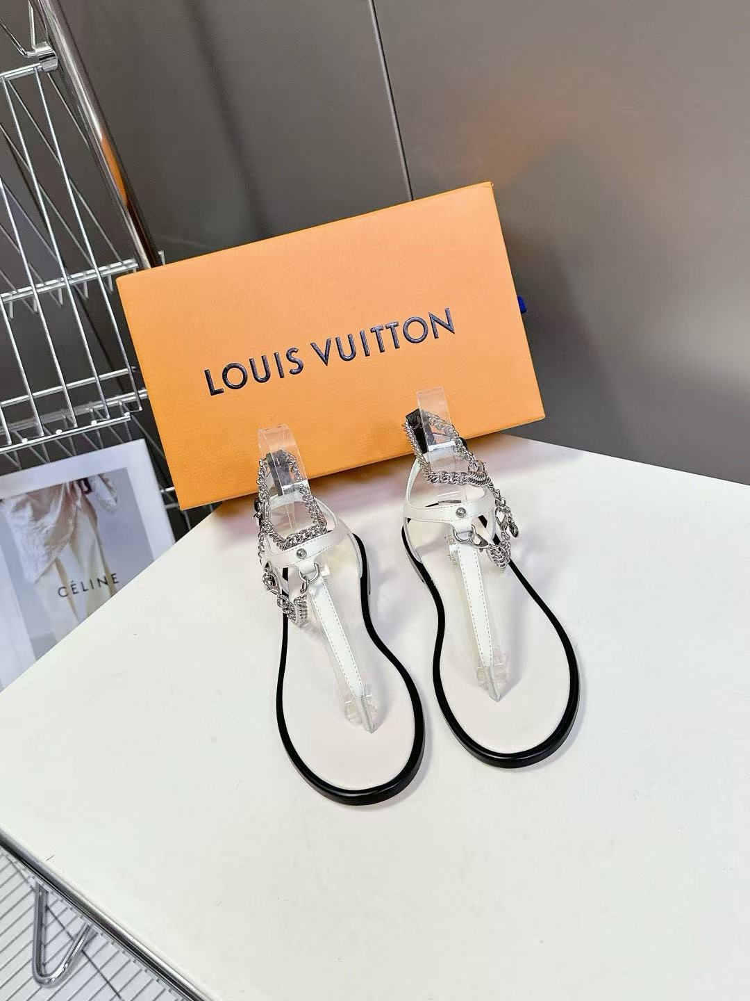 LVの高品質チェーンシープスキンフラットサンダル【50%割引+送料無料】