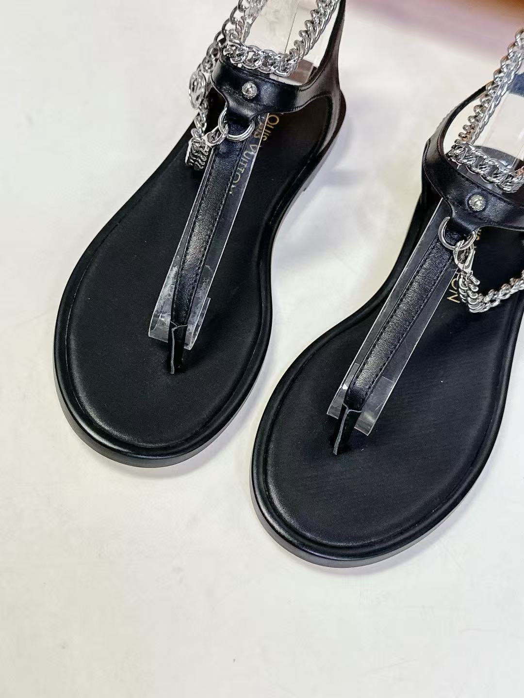 LVの高品質チェーンシープスキンフラットサンダル【50%割引+送料無料】