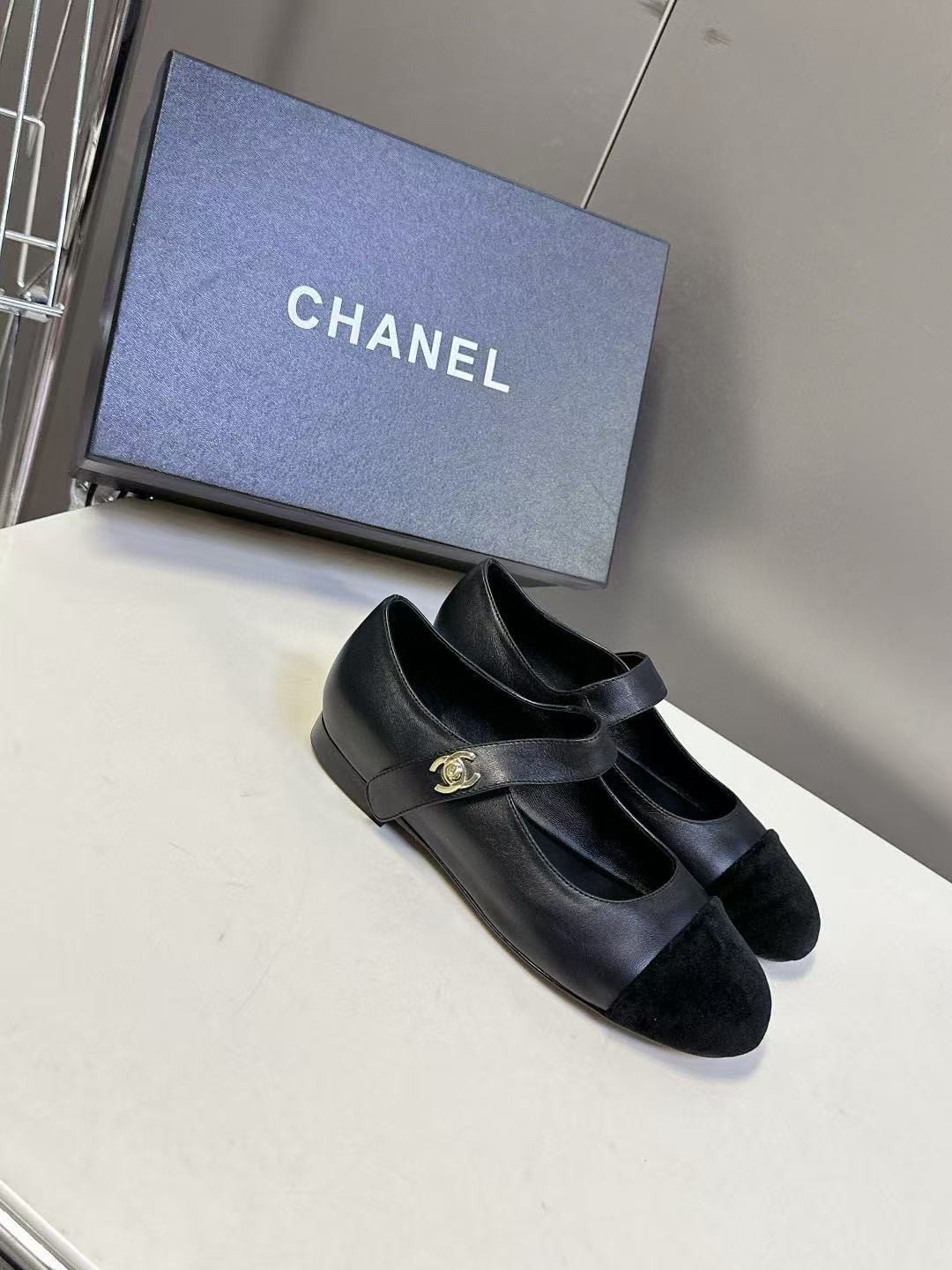 CHANE1 高品質の黒と白のシープスキンダンスシューズ【50%割引+送料無料】