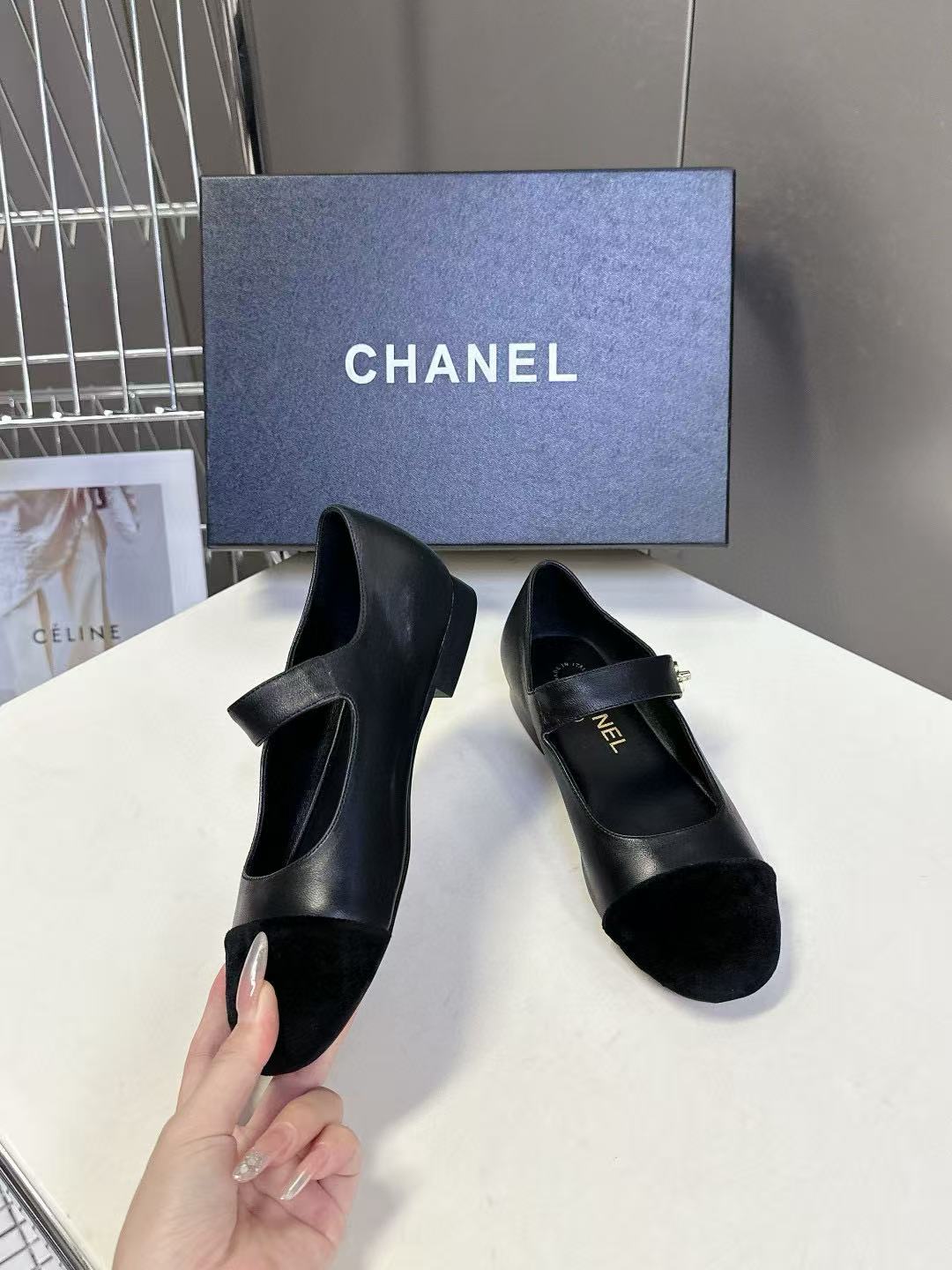 CHANE1 高品質の黒と白のシープスキンダンスシューズ【50%割引+送料無料】