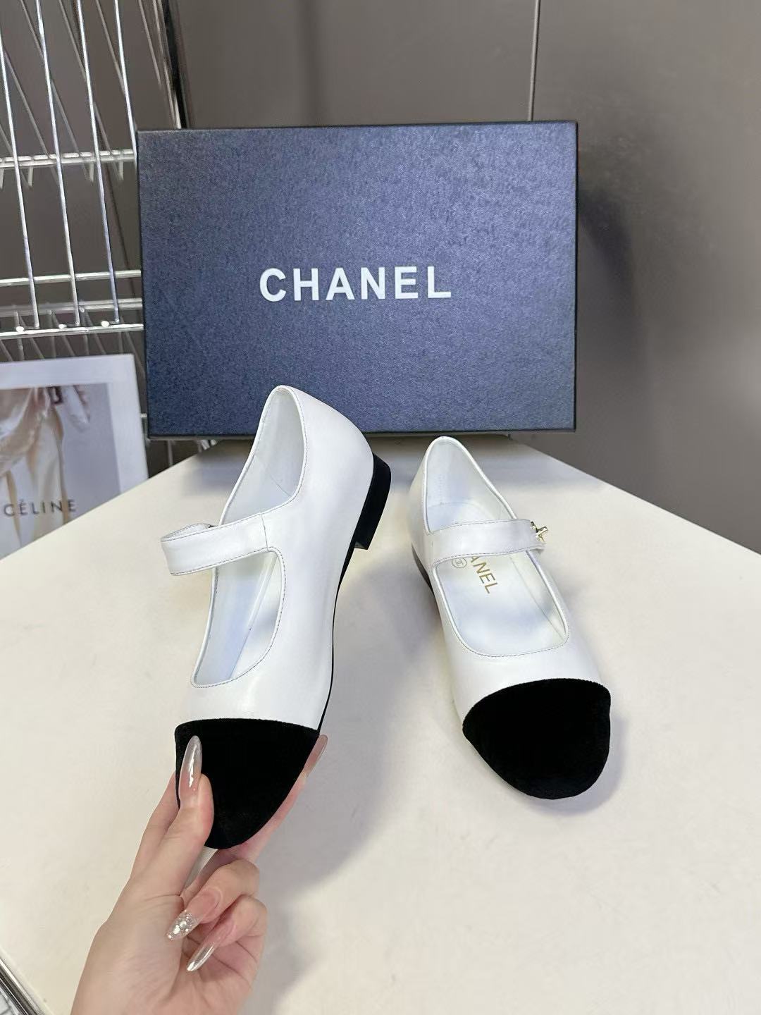 CHANE1 高品質の黒と白のシープスキンダンスシューズ【50%割引+送料無料】