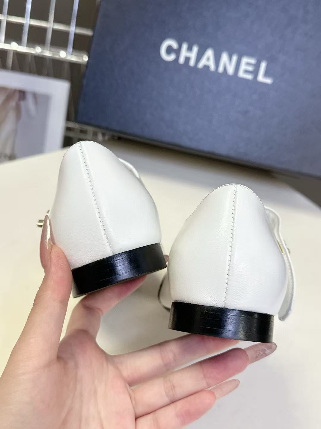 CHANE1 高品質の黒と白のシープスキンダンスシューズ【50%割引+送料無料】