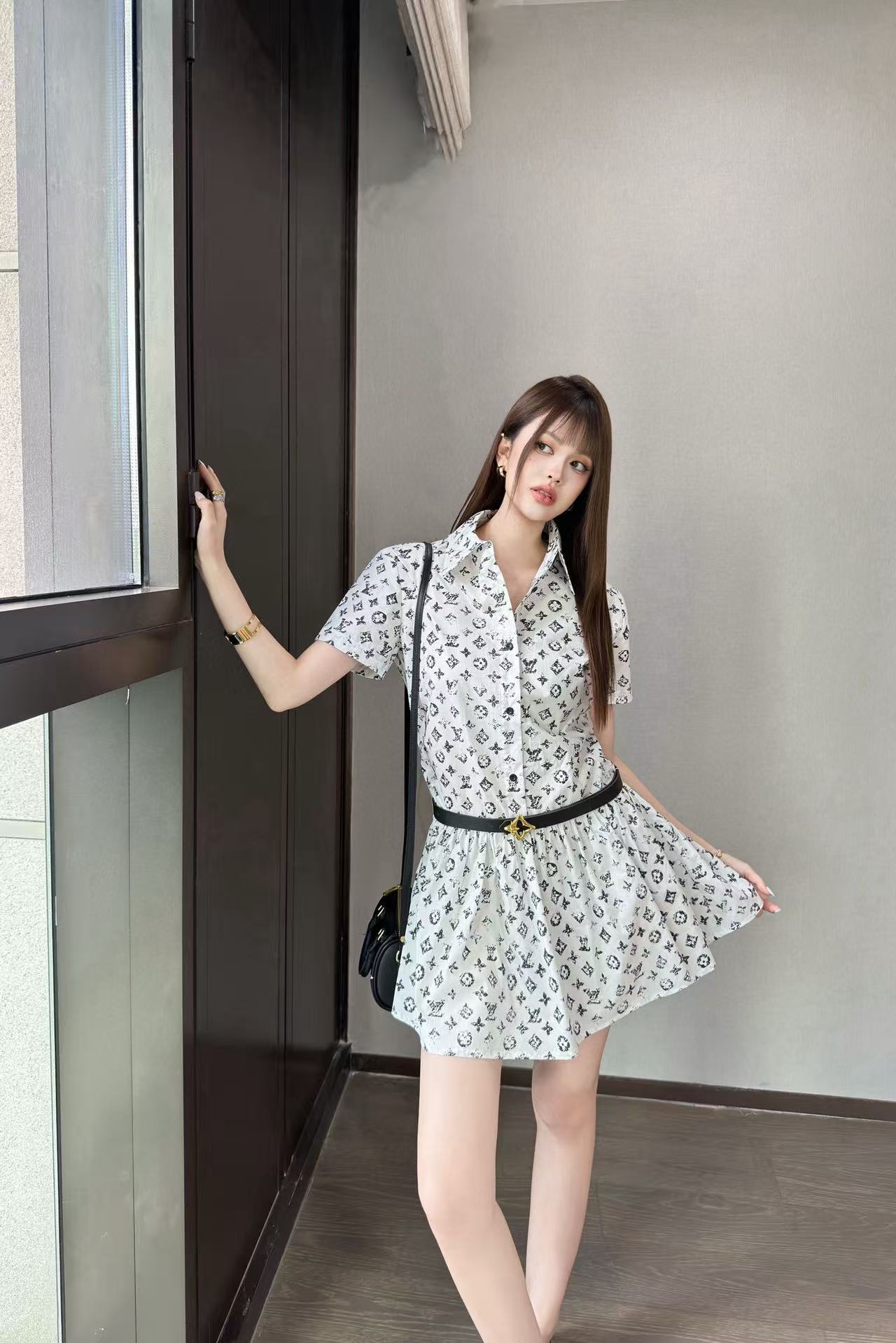 LVベルト付きプリントラペルドレス【50％割引+送料無料】