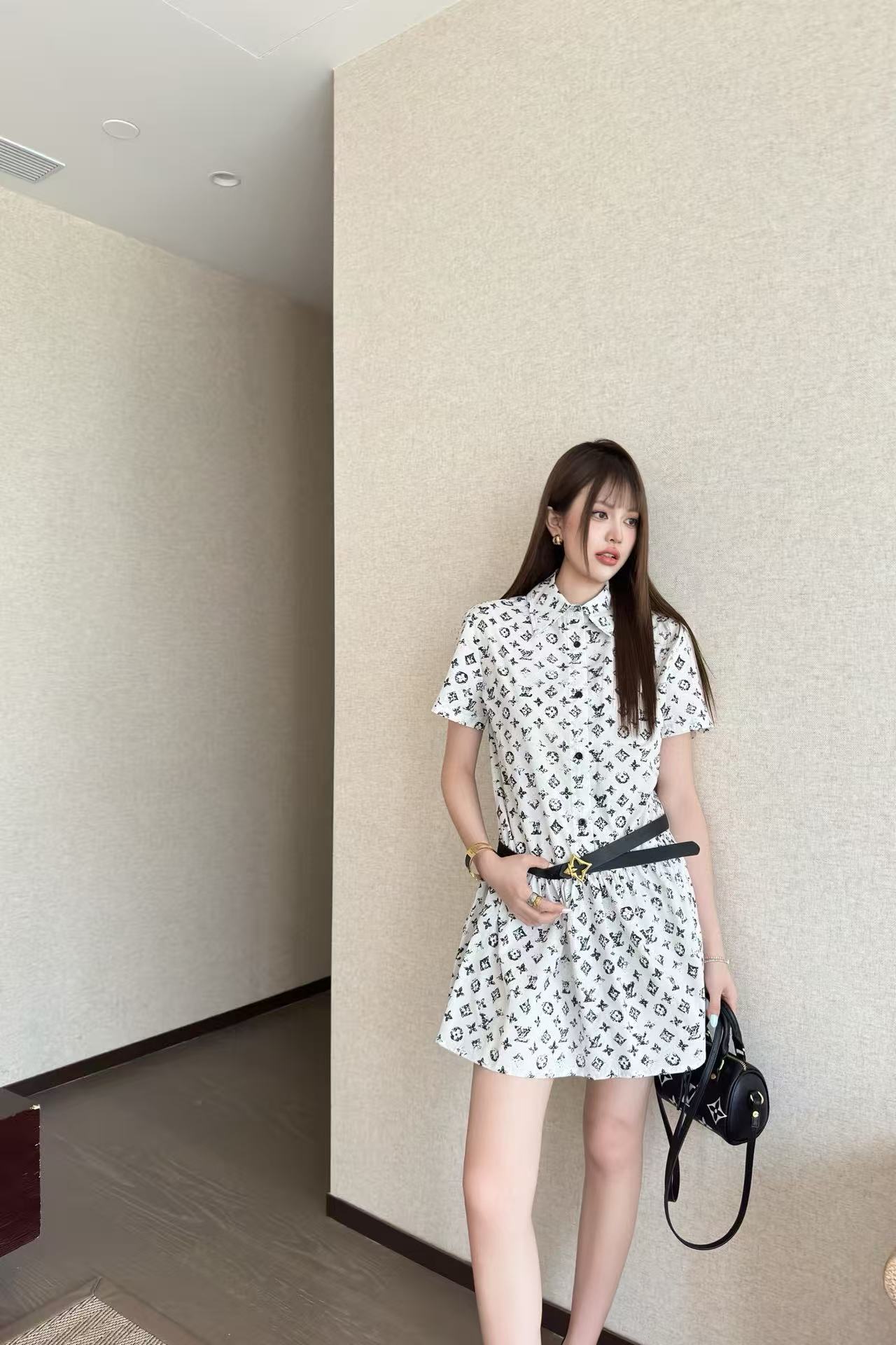 LVベルト付きプリントラペルドレス【50%割引+送料無料】