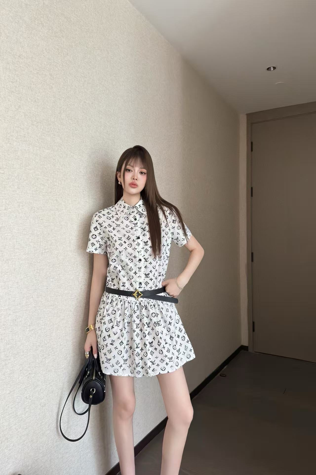 LVベルト付きプリントラペルドレス【50%割引+送料無料】