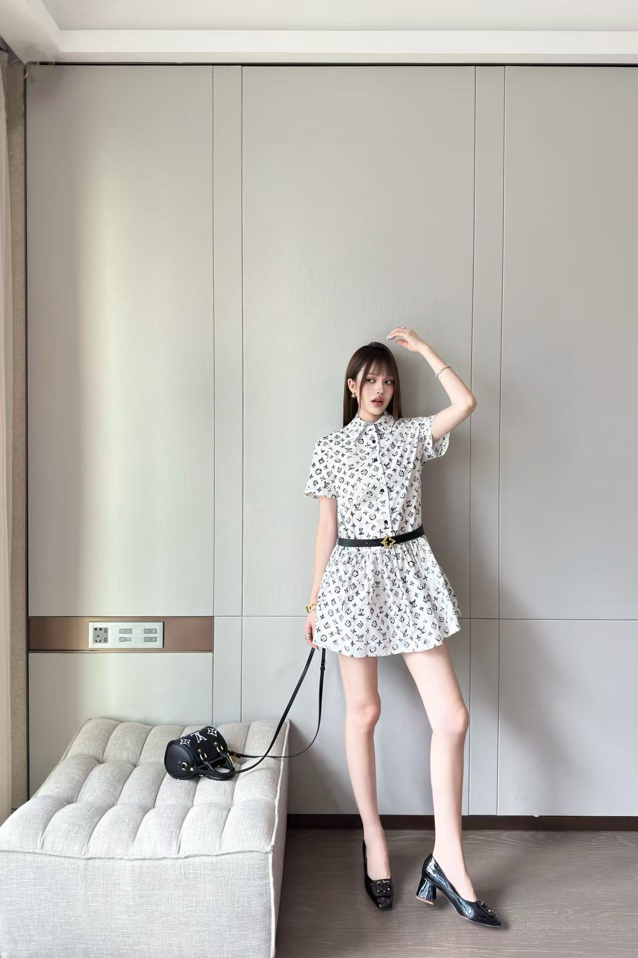 LVベルト付きプリントラペルドレス【50%割引+送料無料】