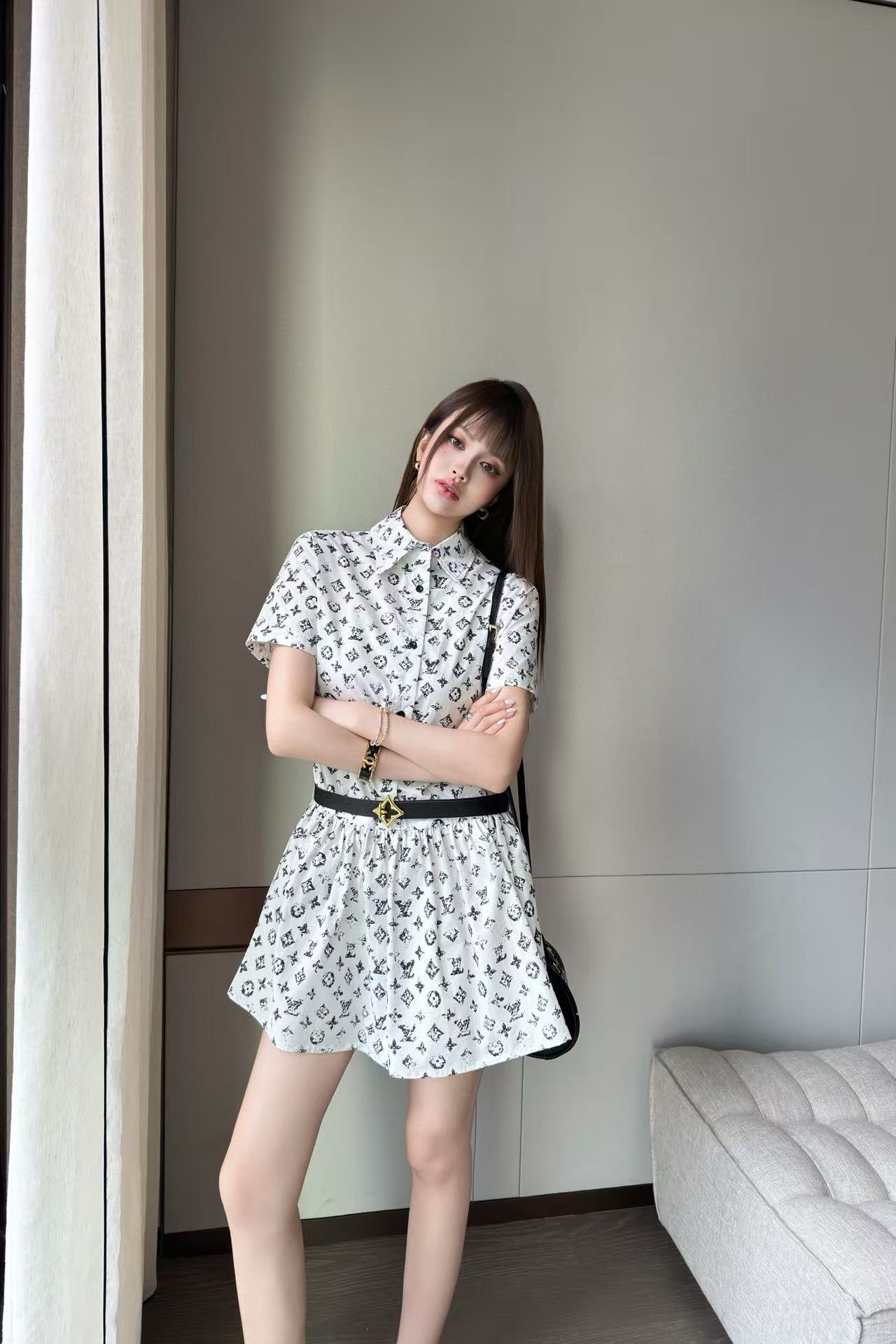 LVベルト付きプリントラペルドレス【50%割引+送料無料】