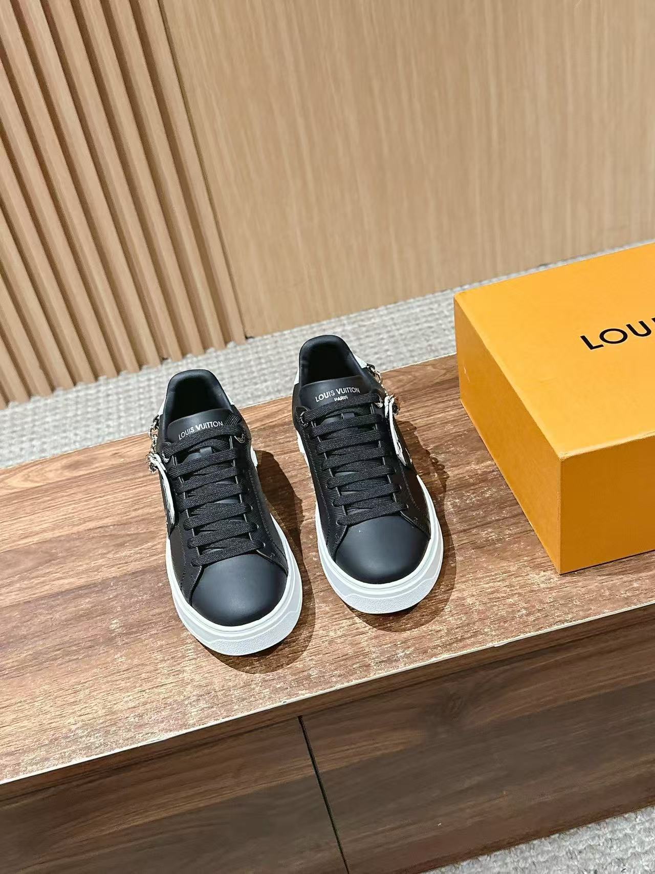 LVの高品質チェーンカジュアルシューズ【50％割引+送料無料】