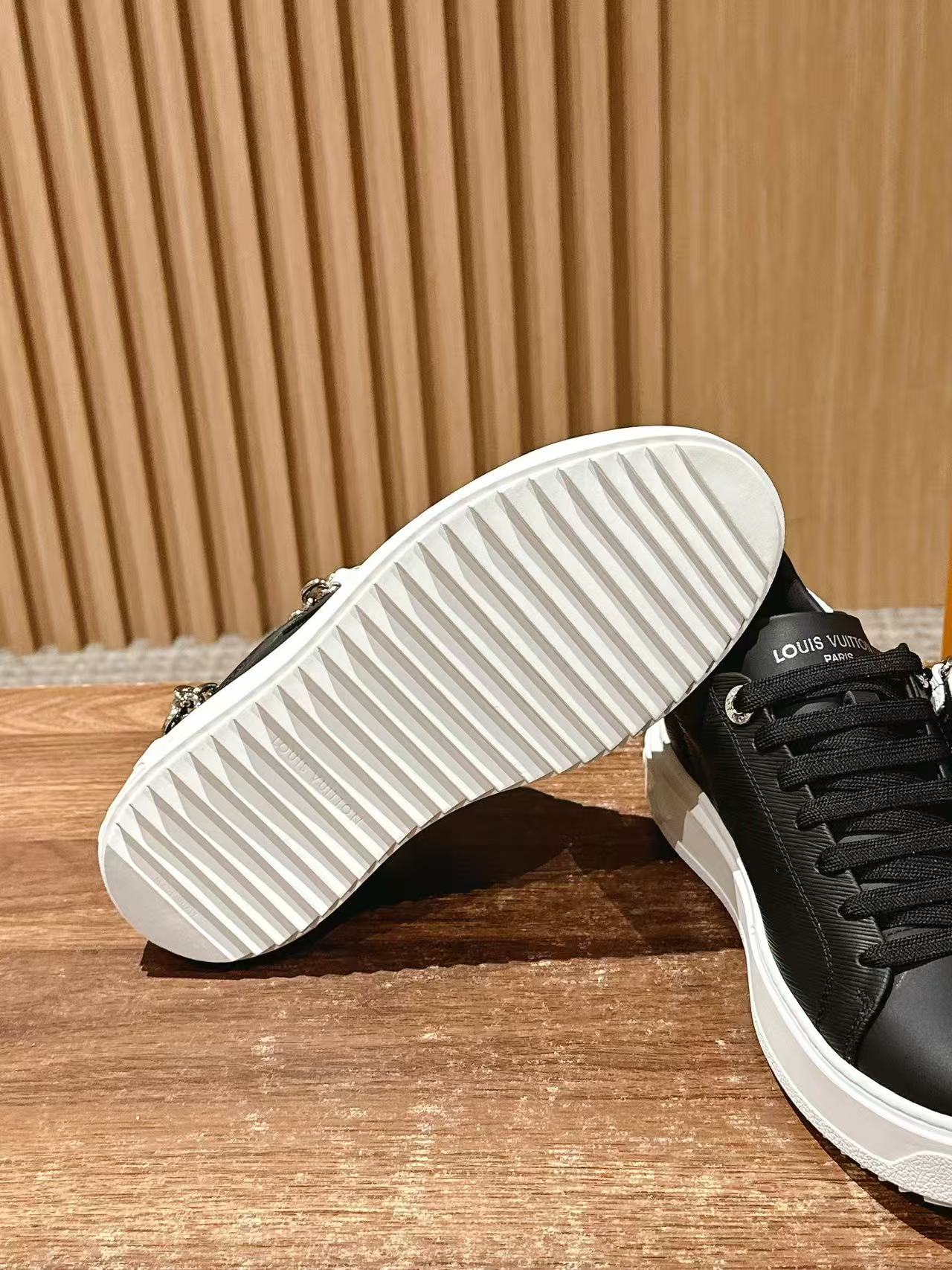 LVの高品質チェーンカジュアルシューズ【50％割引+送料無料】