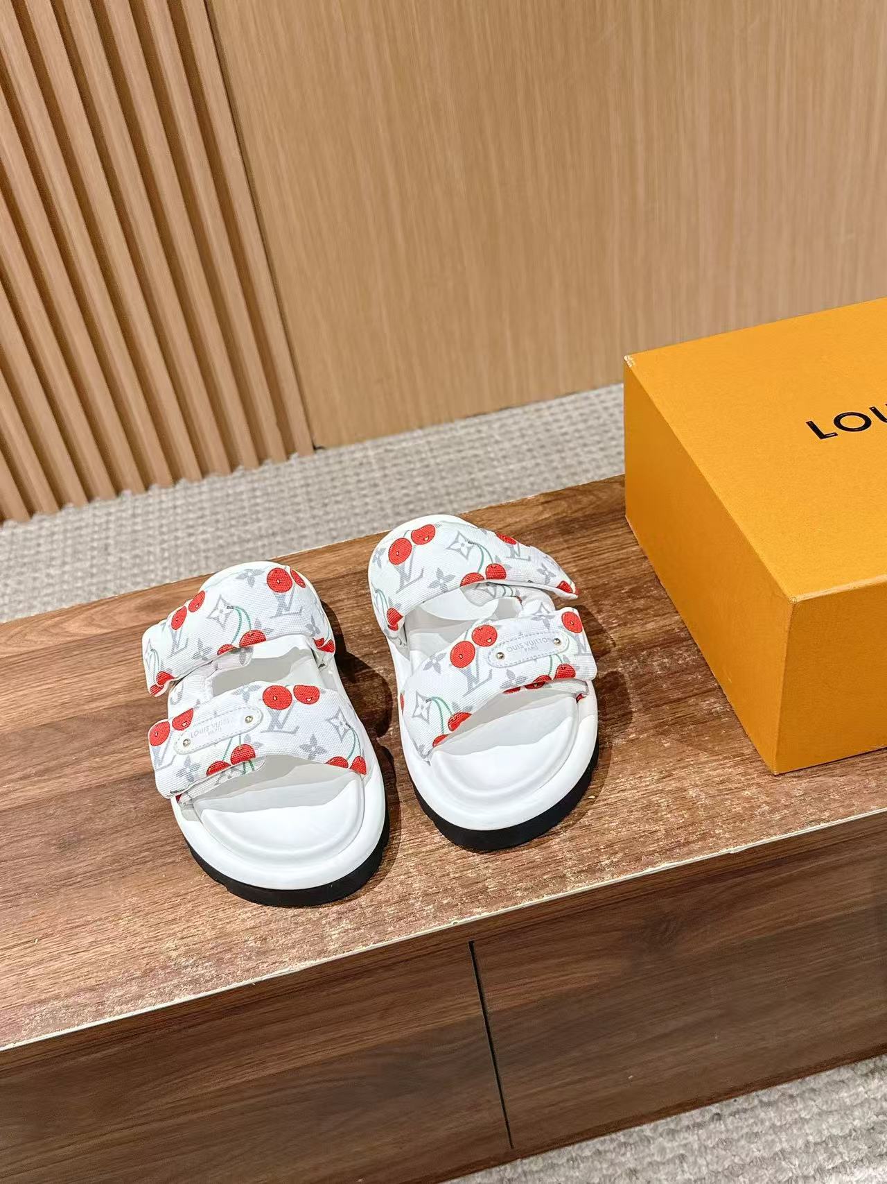 LVの高品質バブルスリッパ【50％割引+送料無料】