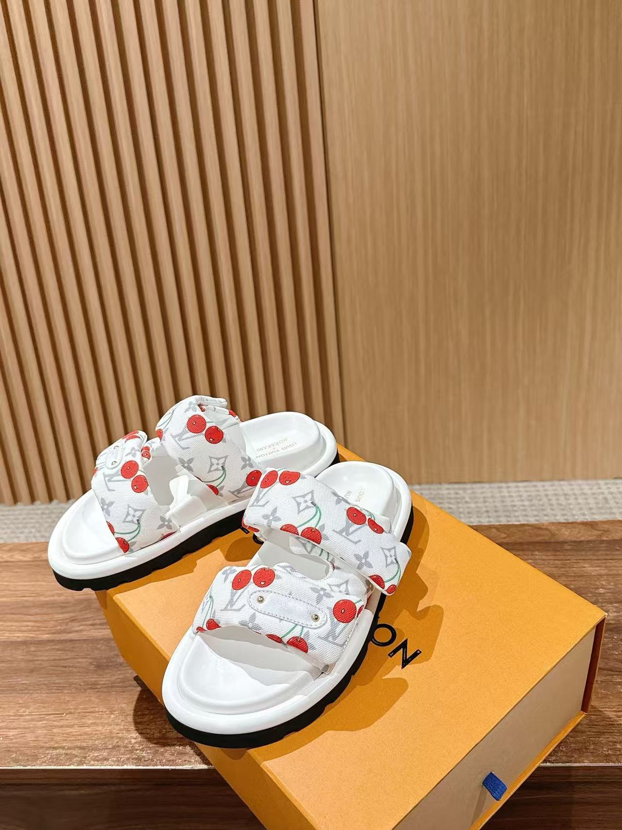 LVの高品質バブルスリッパ【50％割引+送料無料】