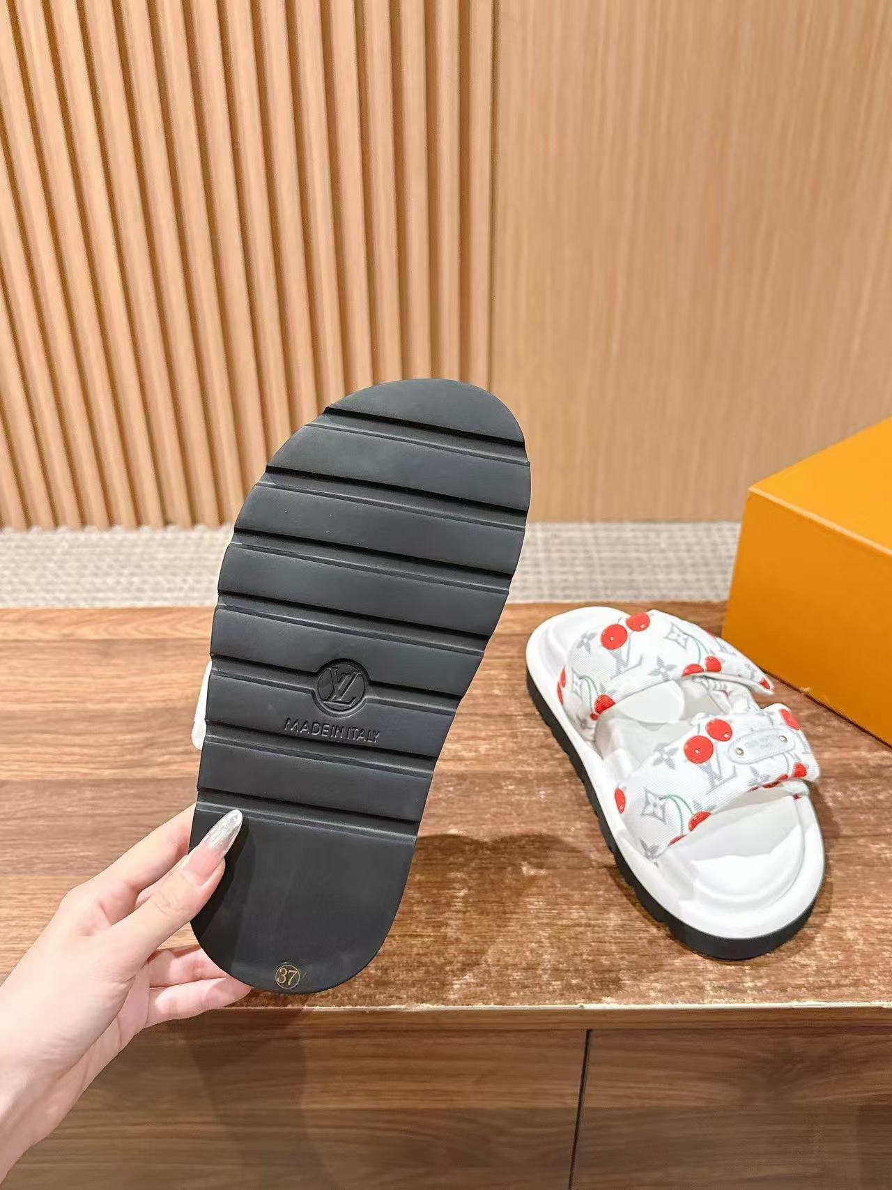 LVの高品質バブルスリッパ【50％割引+送料無料】