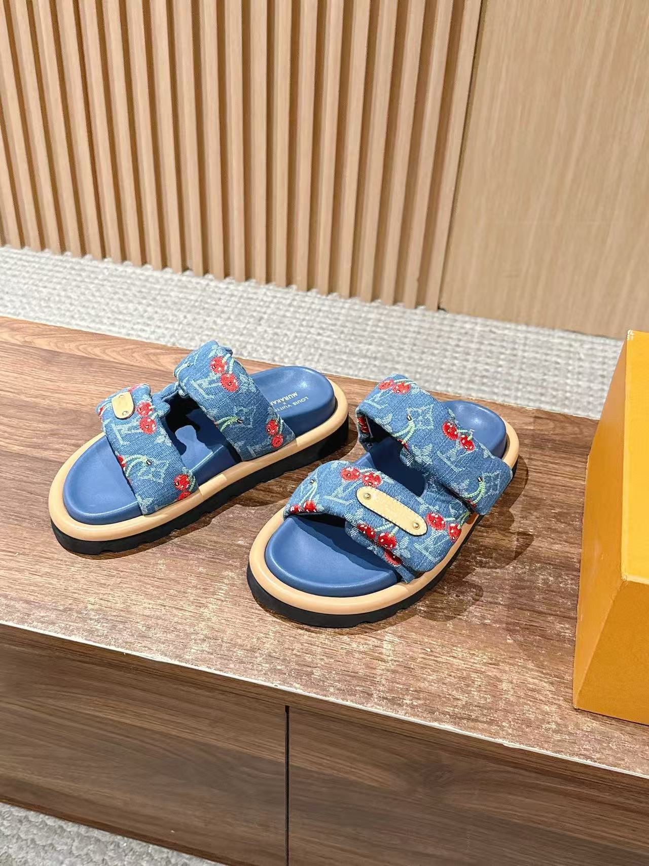 LVの高品質バブルスリッパ【50％割引+送料無料】