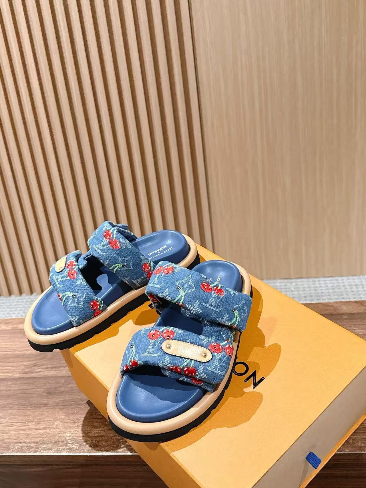 LVの高品質バブルスリッパ【50％割引+送料無料】