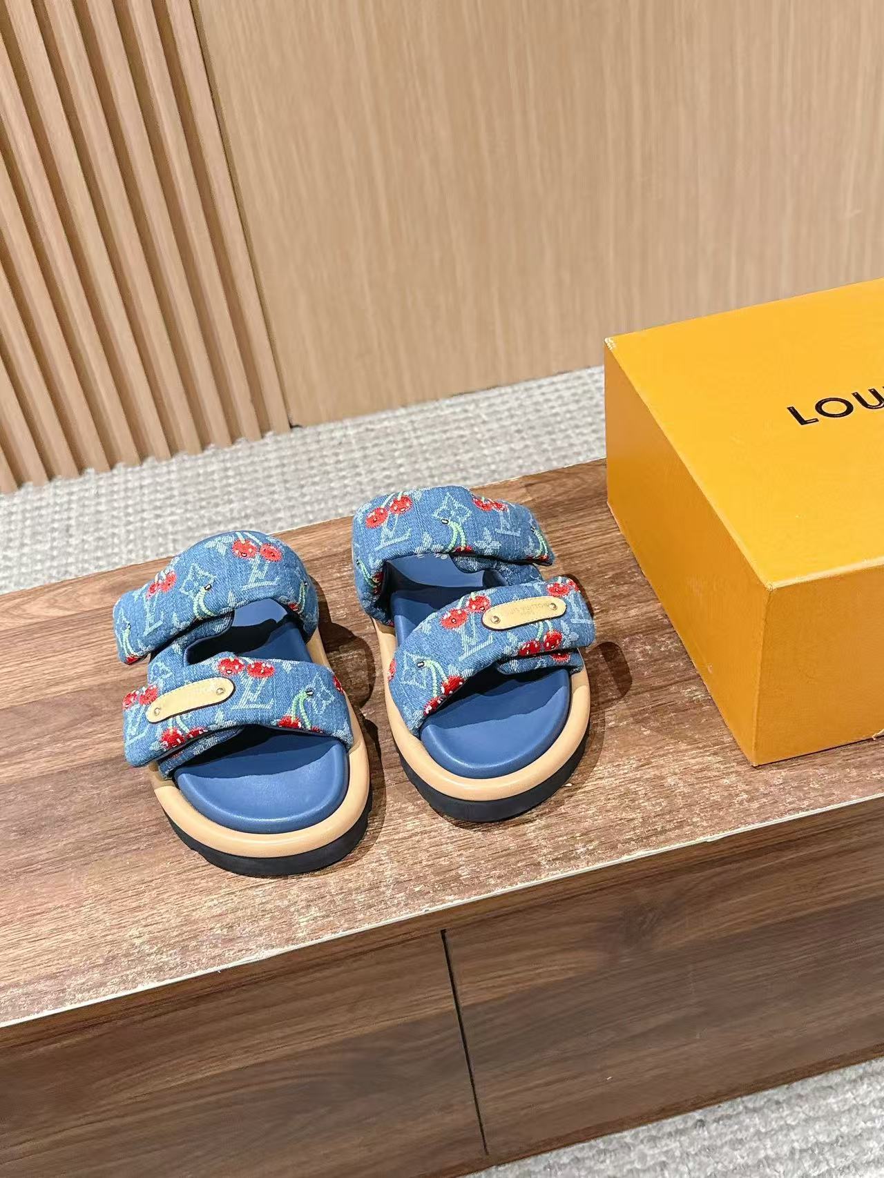 LVの高品質バブルスリッパ【50％割引+送料無料】