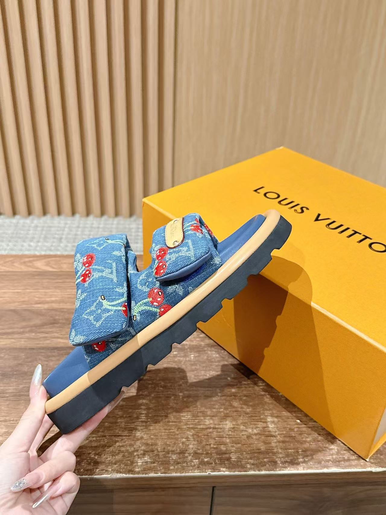 LVの高品質バブルスリッパ【50％割引+送料無料】